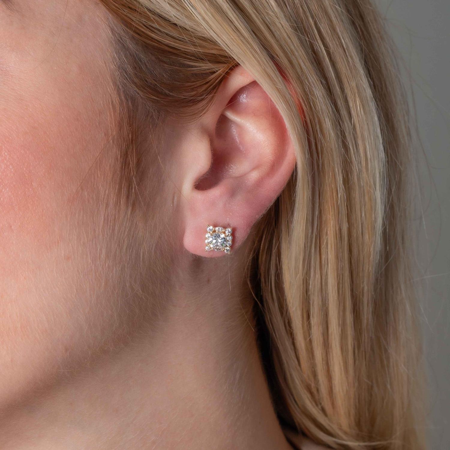 Brf-1330-Do Brinco Quadrado Cravejado De Zircônias Cristais.