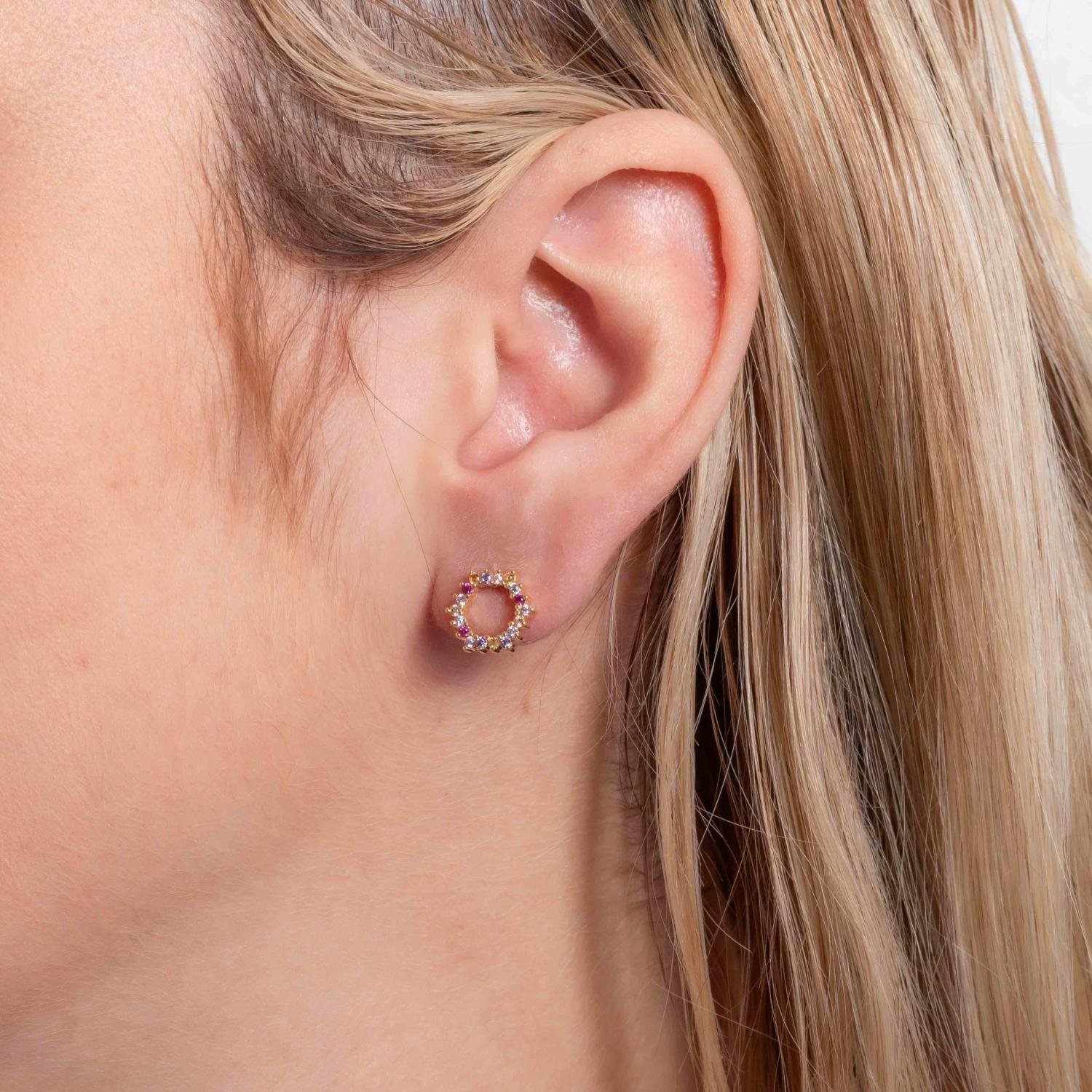 Brf-1372-Do Brinco Redondo Vazado Cravejado De Zircônias Cristais.