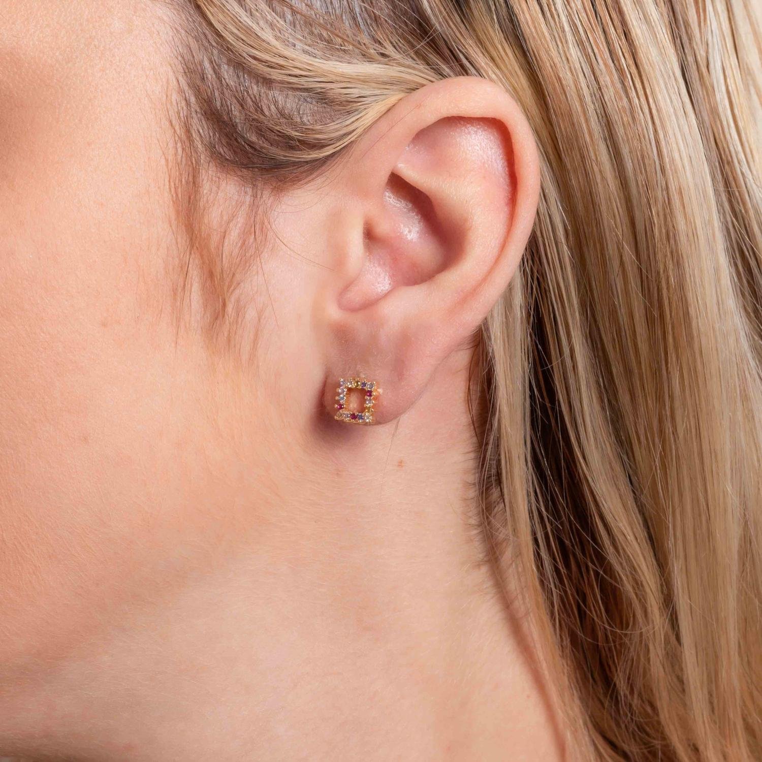 Brf-1373-Do Brinco Quadrado Vazado Cravejado De Zircônias Coloridas (8mm).