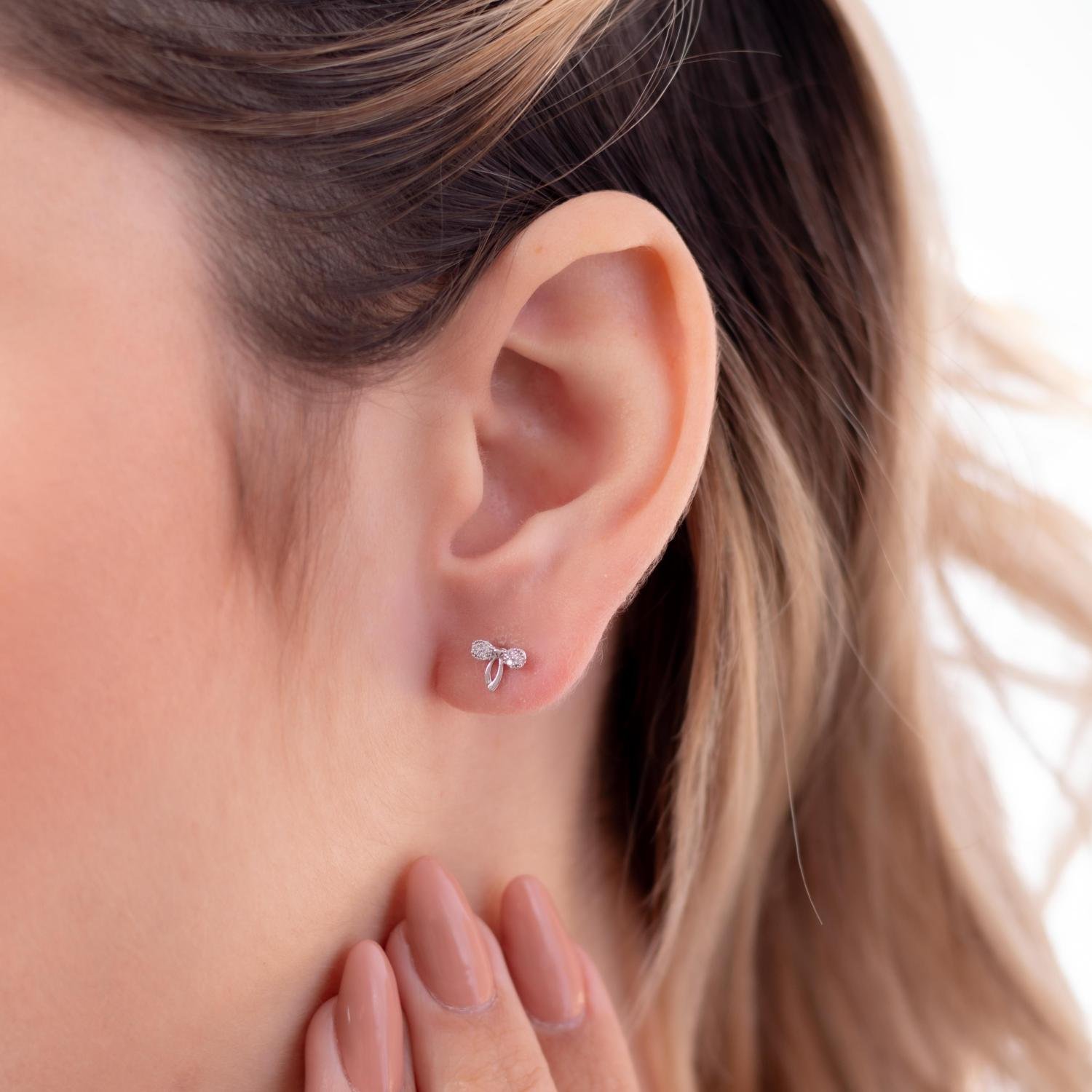 Brf-803-Rd Brinco De Laço Cravejado- Ródio Branco.