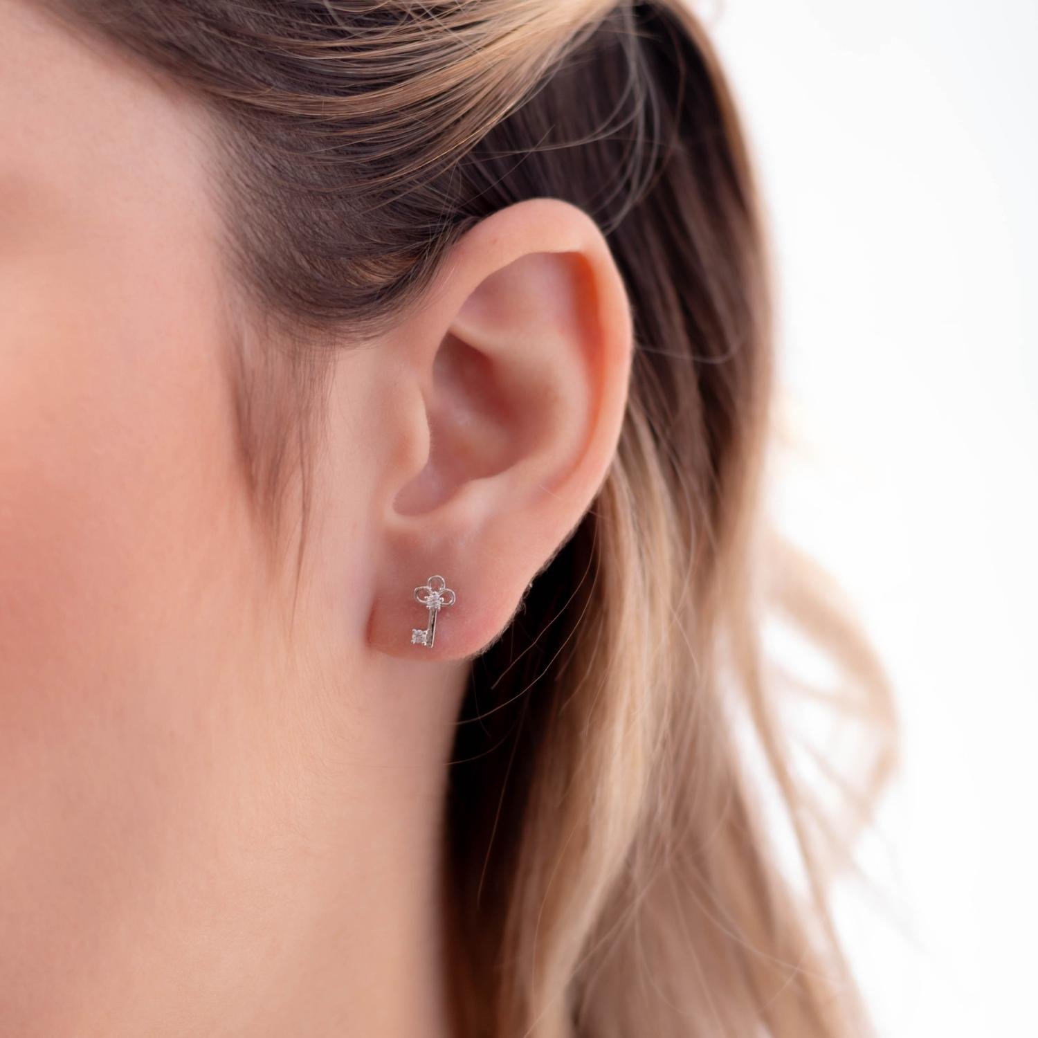 Brf-806-Rd Brinco De Chave Cravejado- Ródio Branco.