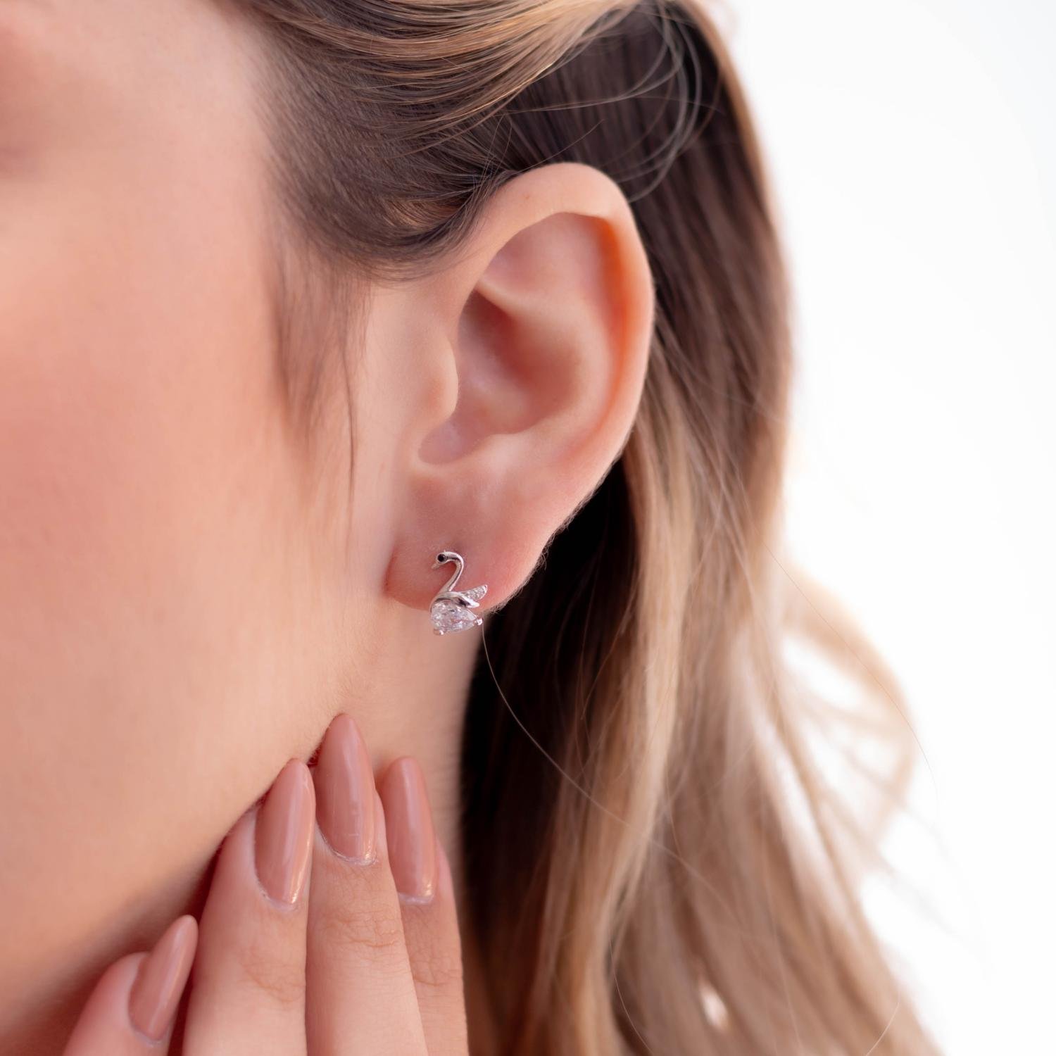 Brf-819-Rd Brinco Cisne Cravejado De Zircônias E Micro Zircônias Cristal- Ródio Branco.