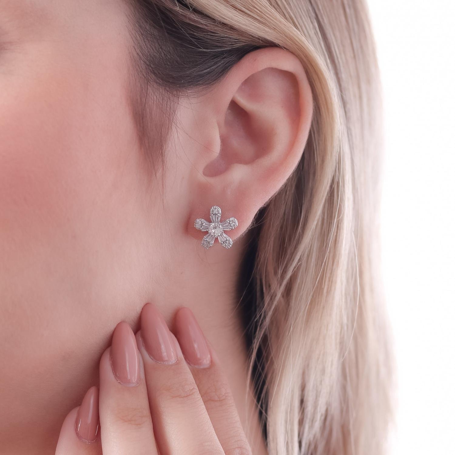 Brf-961-Rd Brinco De Flor Cravejado De Zircônias Cristal.&Nbsp;