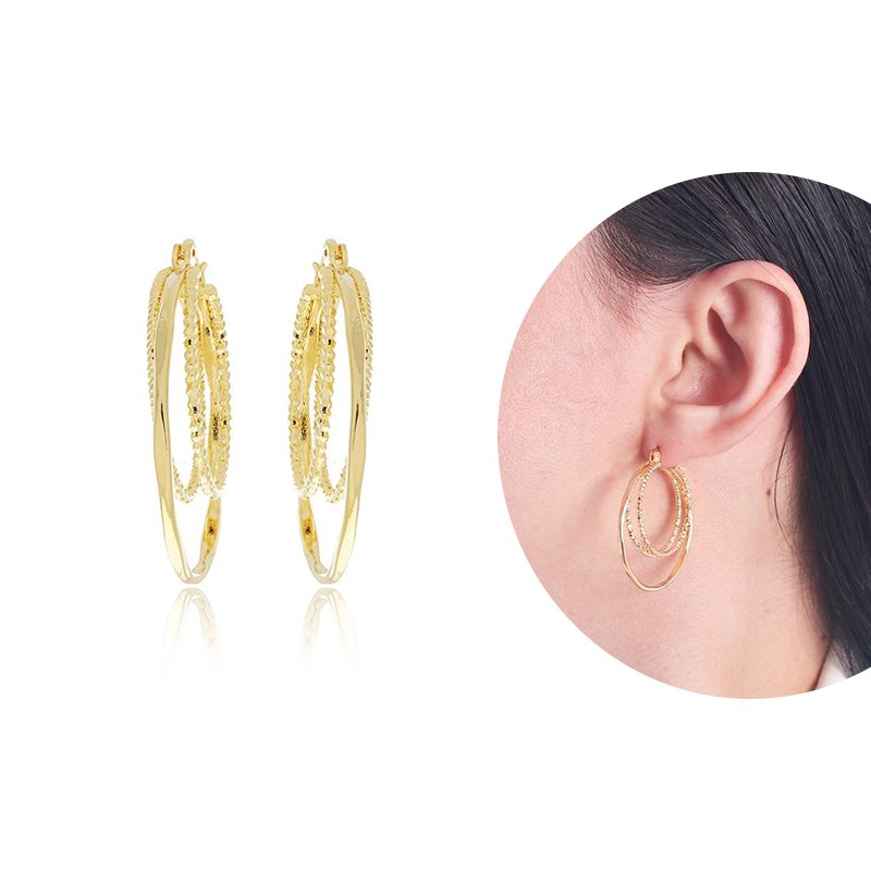 Bri-33-Do Brinco De Argola Tripla Detalhada