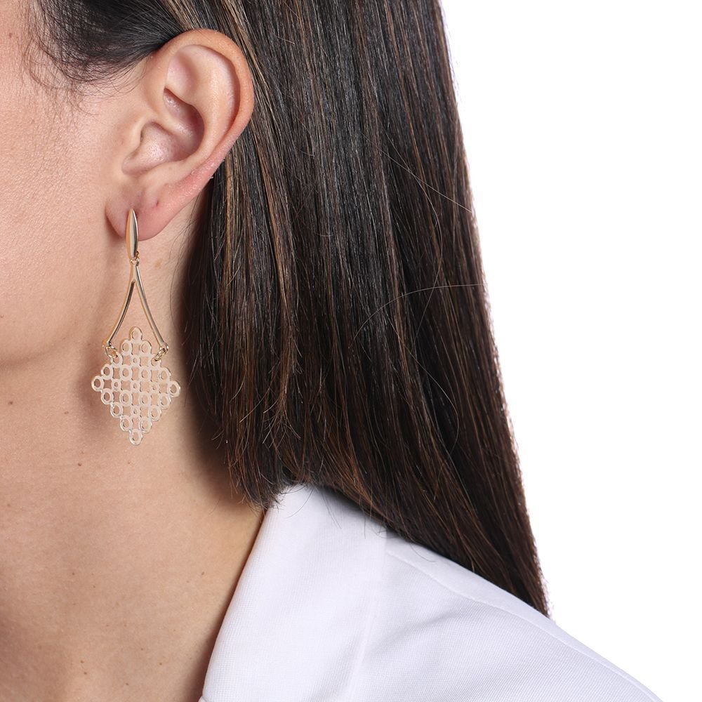 Brt-5022-Do (7cm) Brinco Com Detalhes Em Círculos Vazados