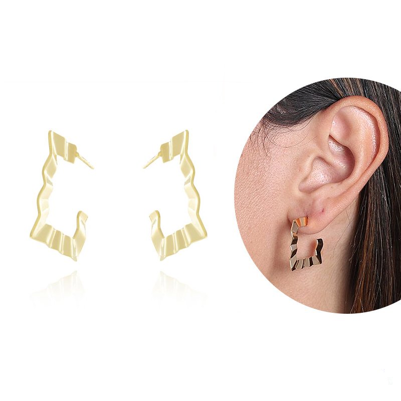 Brt-7023-Do (2,2cm) Brinco Meia Argola Quadrada Ondulada