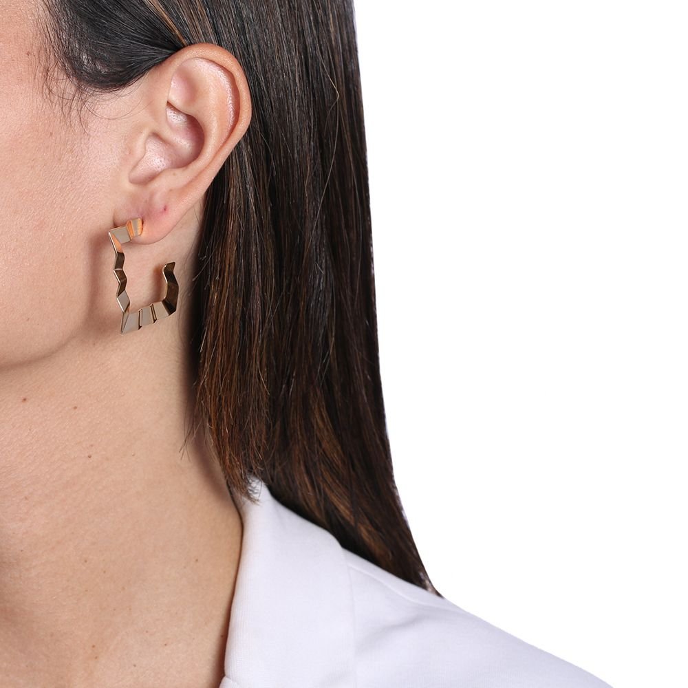 Brt-7024-Do (3,3cm) Brinco Meia Argola Quadrada Ondulada