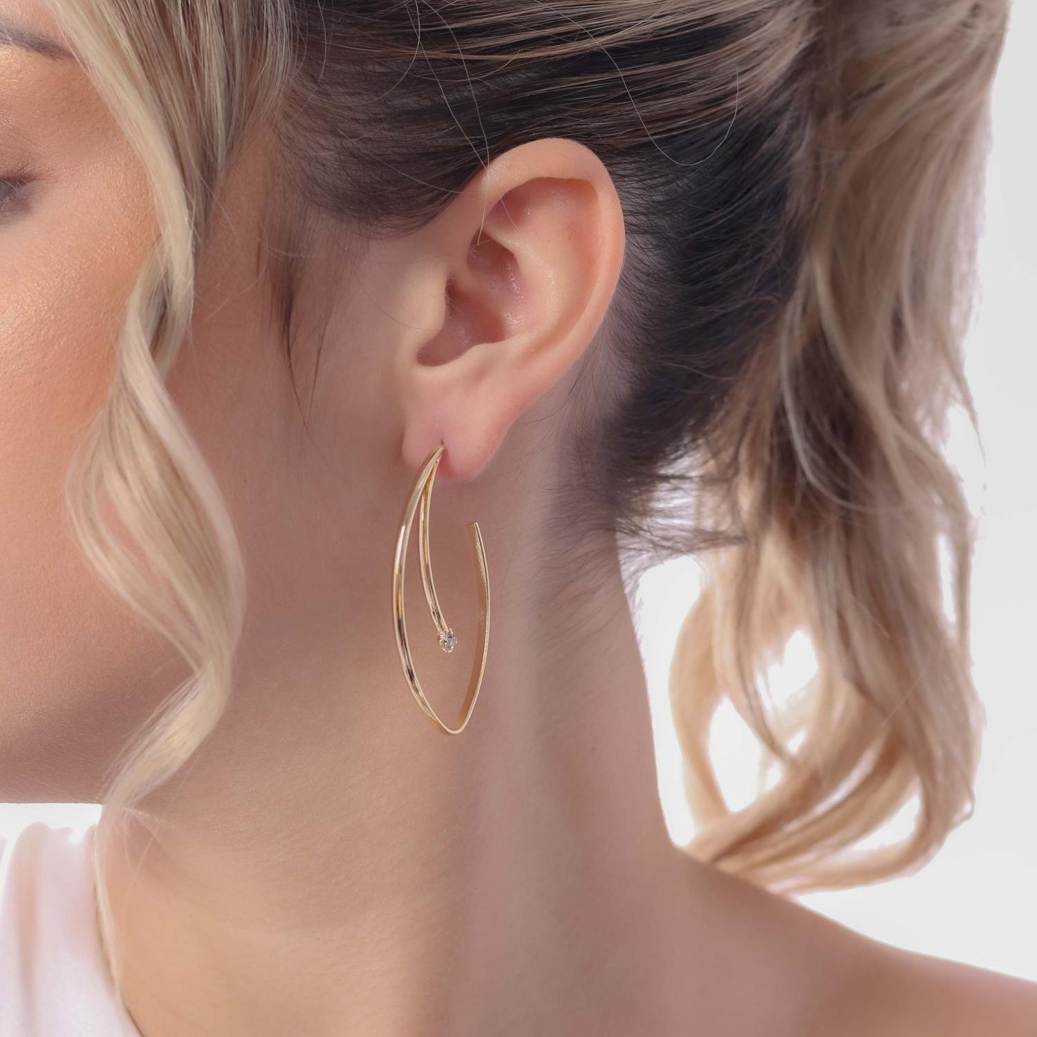 Brt-7319-Do Brinco Meia Argola Cravejada (5,3cm).