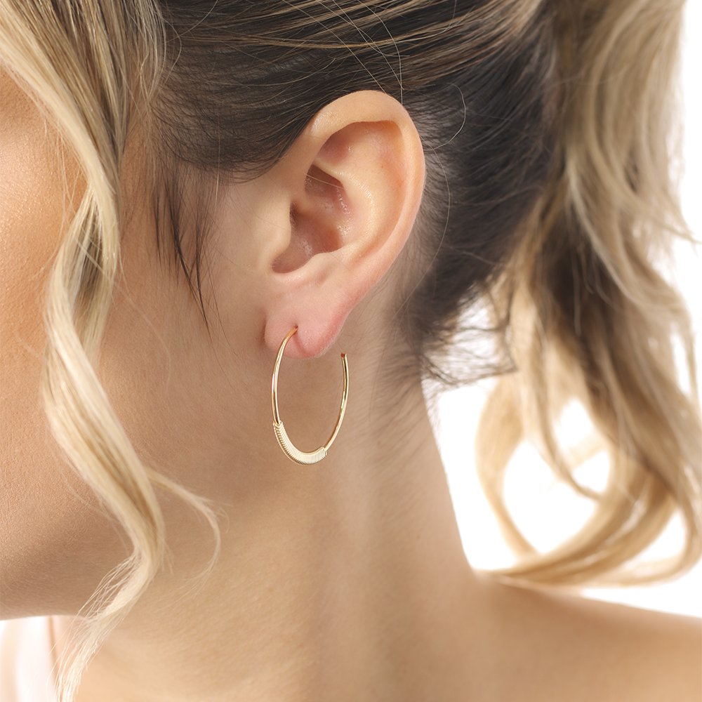 Brt-7335-Do Brinco De Meia Argola Detalhada (3,35cm).