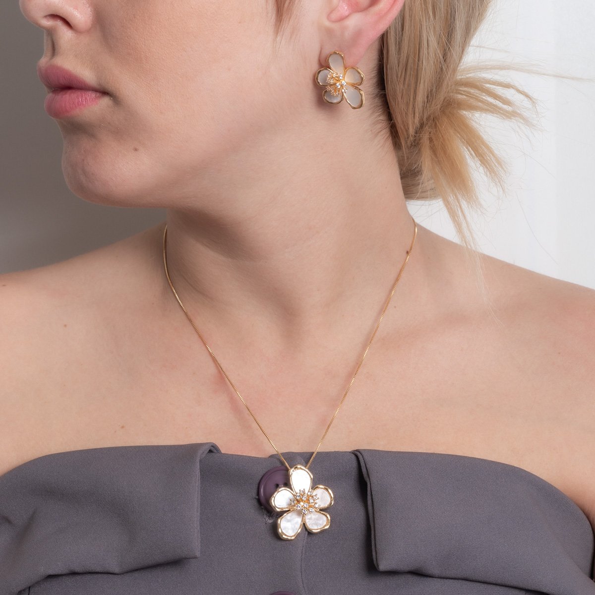 Cjt-1131-Fo Conjunto De Flor Em Madrepérola Cristal (45cm+5cm).