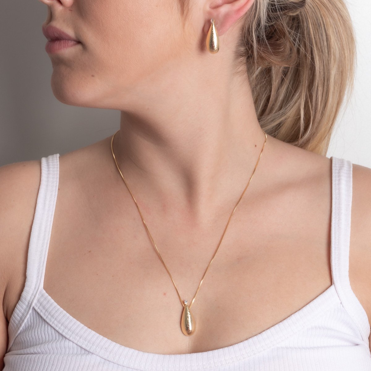 Cjt-1138-Fo Conjunto De Gota Texturizada Com Detalhe Em Zircônia Cristal (46cm+10cm).