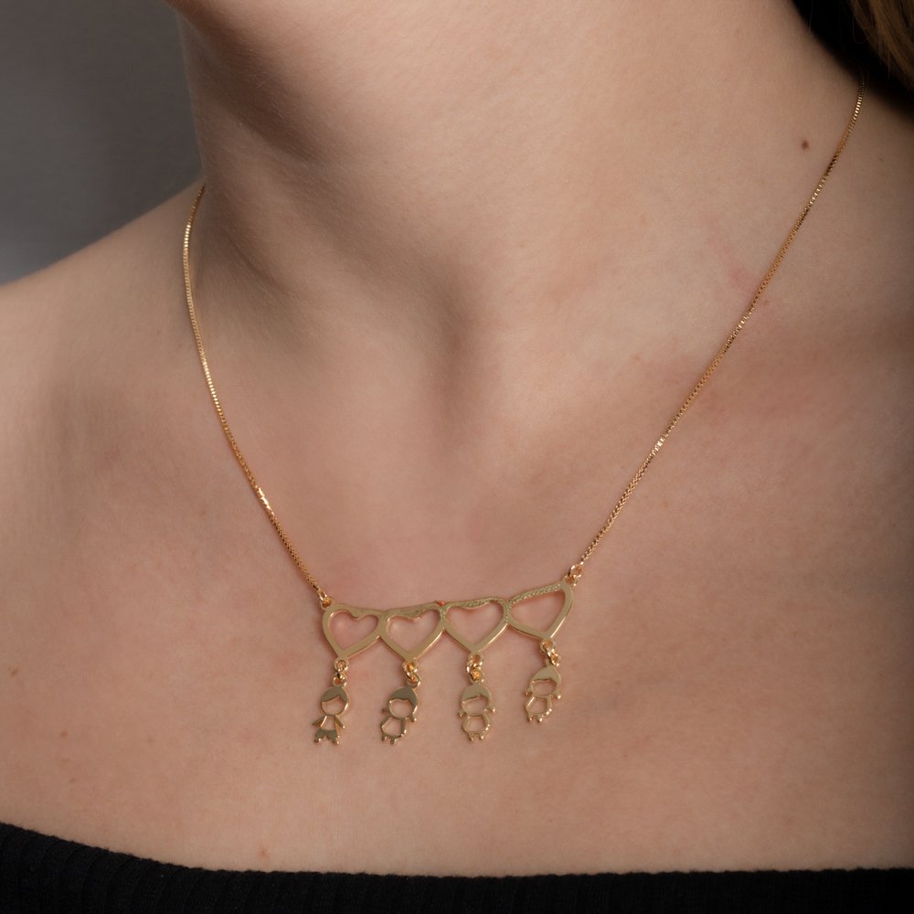 Cll-436-Fo Colar Com Quatro Corações E Pingentes De Três Meninas E Um Menino (21x21cm+5cm).