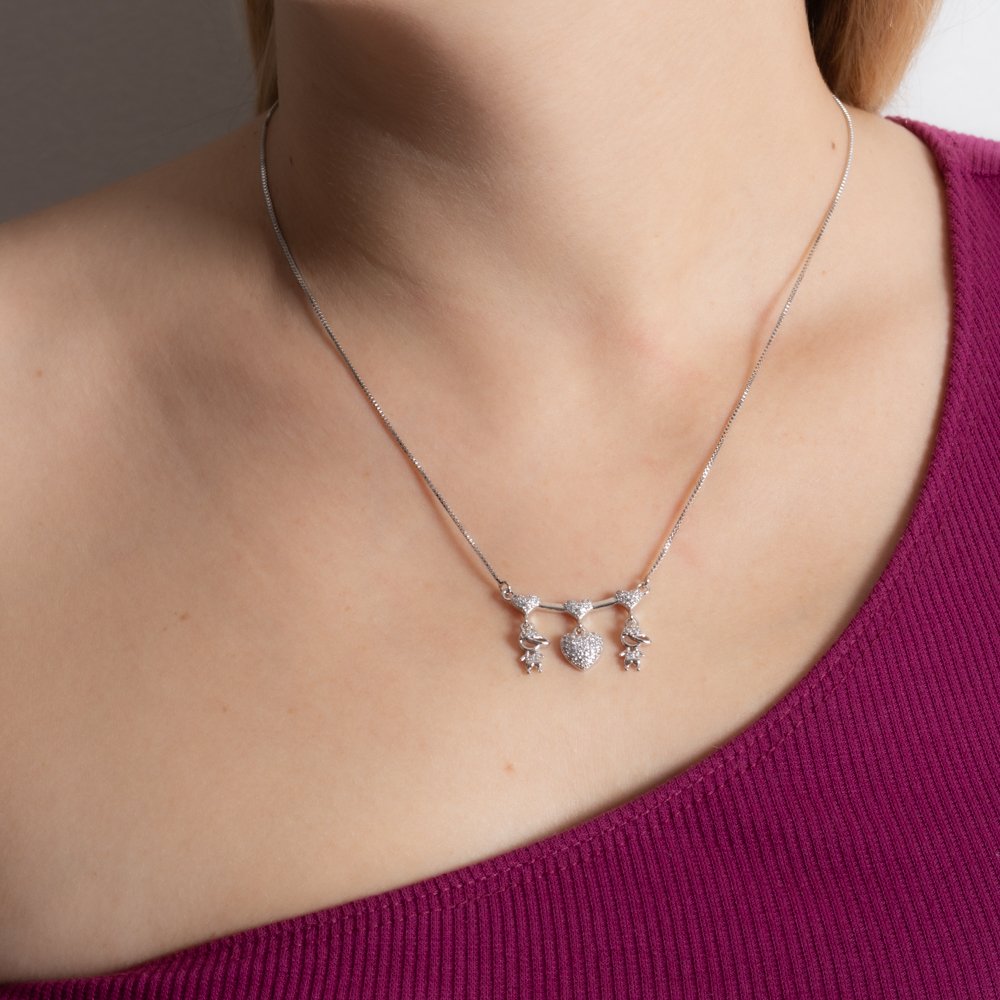 Clti-2010-Rd Colar De Coração Com Dois Meninos Cravejado Cristal - Ródio Branco (21x21cm).