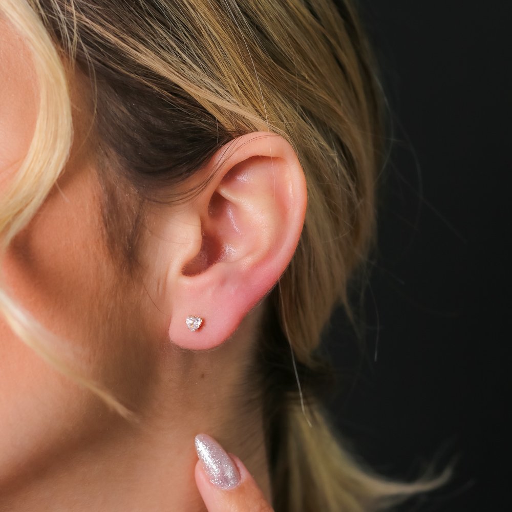 Cr6-33-Do (4mm) Brincos De Coração Cartela Com 6 Pares Cristal.