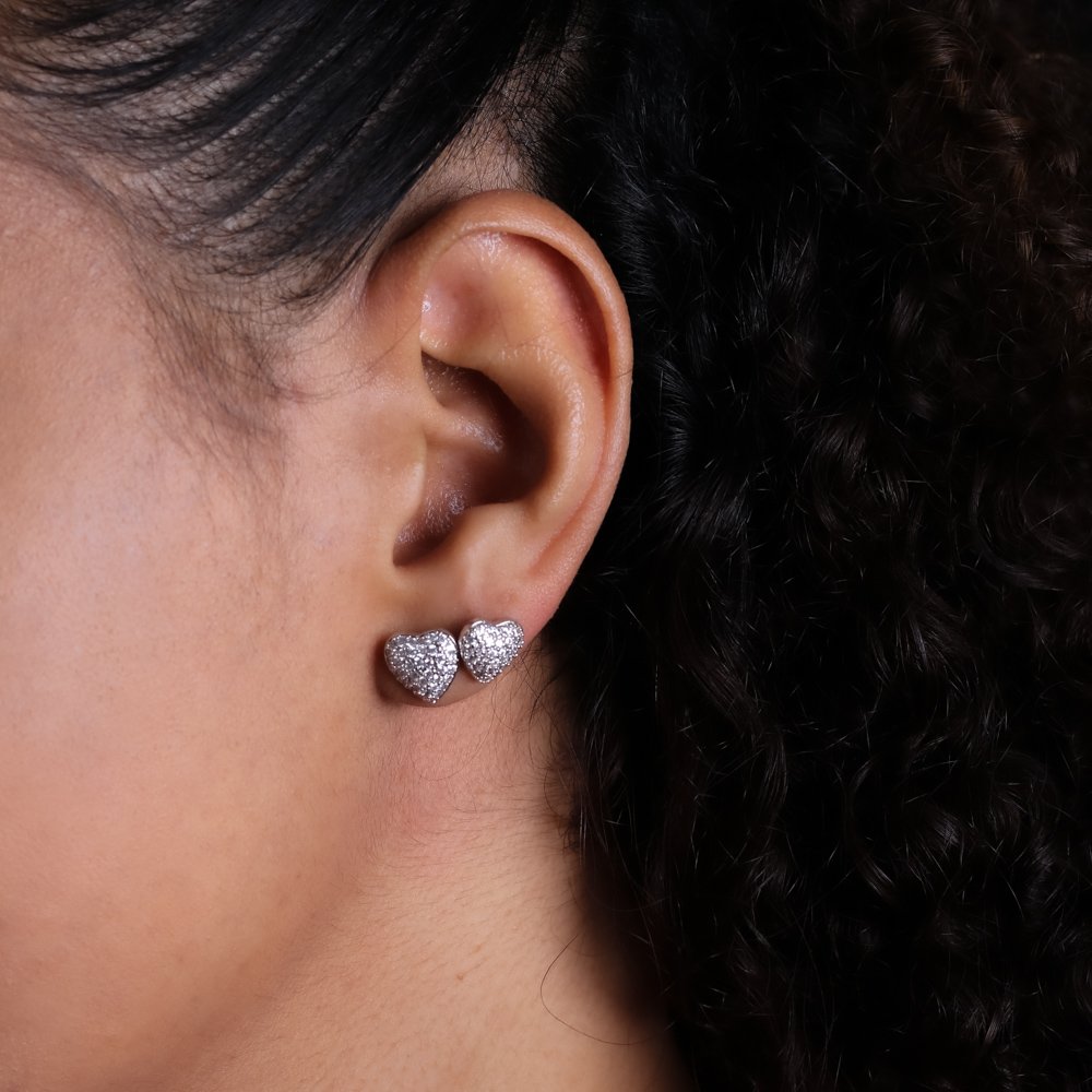 Duplo-48-Rd Brinco Duplo De Coração Cravejado De Zircônias Cristais - Ródio Branco.