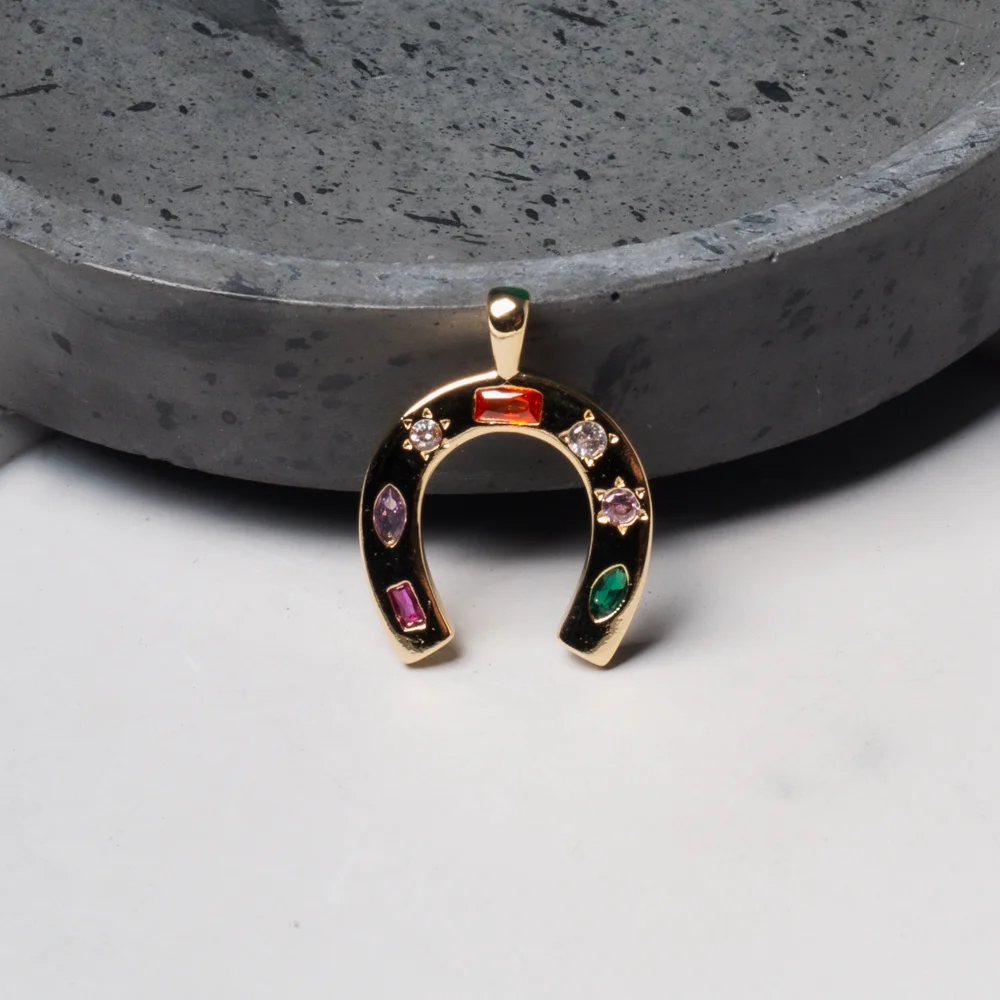 Pgt-396-Fo Pingente Ferradura Com Zircônias Coloridas. 