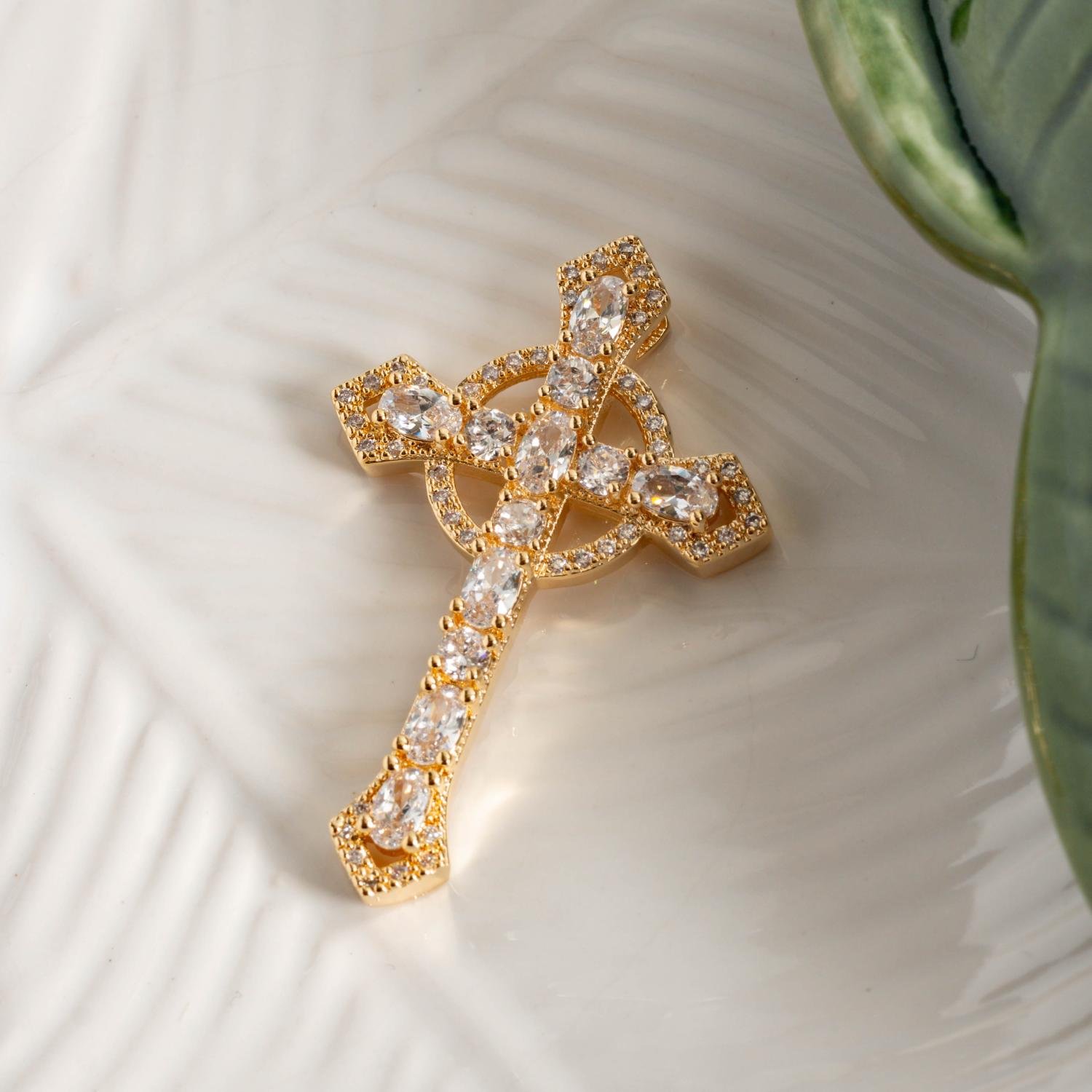 Pgt-418-Fo Pingente De Cruz Cravejado De Zircônias Cristais.