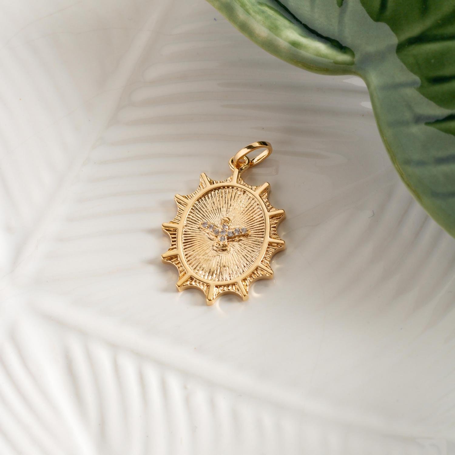 Pgt-425-Fo Pingente De Medalha De Espírito Santo Cravejado Cristal.