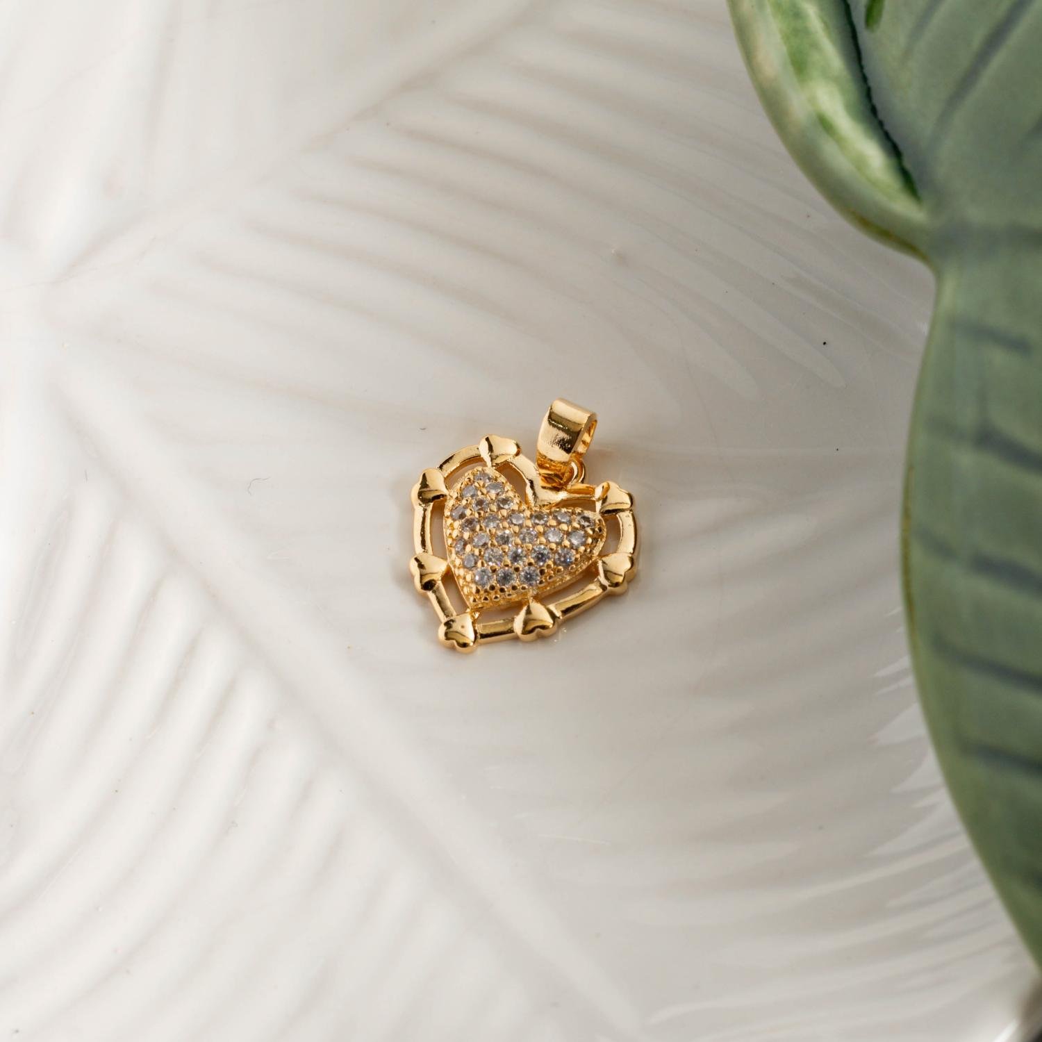 Pgt-458-Fo Pingente De Coração Cravejado De Zircônias Cristais.