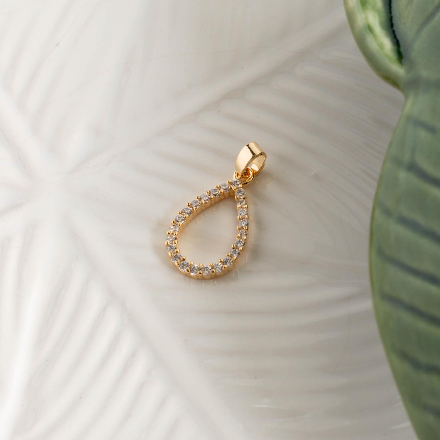 Pgt-469-Fo Pingente De Gota Cravejado De Zircônias Cristais.