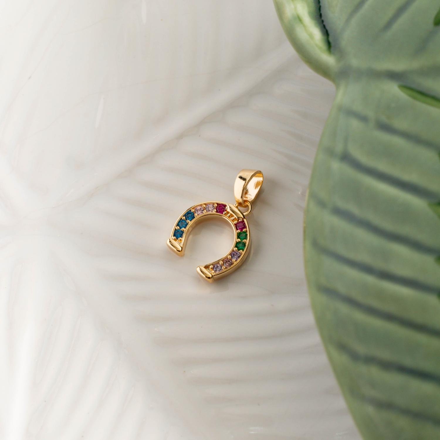 Pgt-476-Fo Pingente De Ferradura Cravejado Colorido.