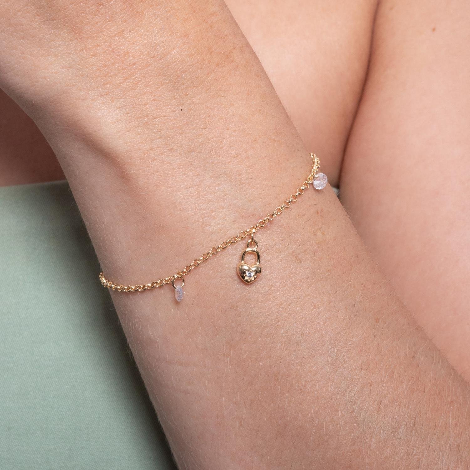 Pst-5153-Fo Pulseira Com Zircônias E Cadeado De Coração.