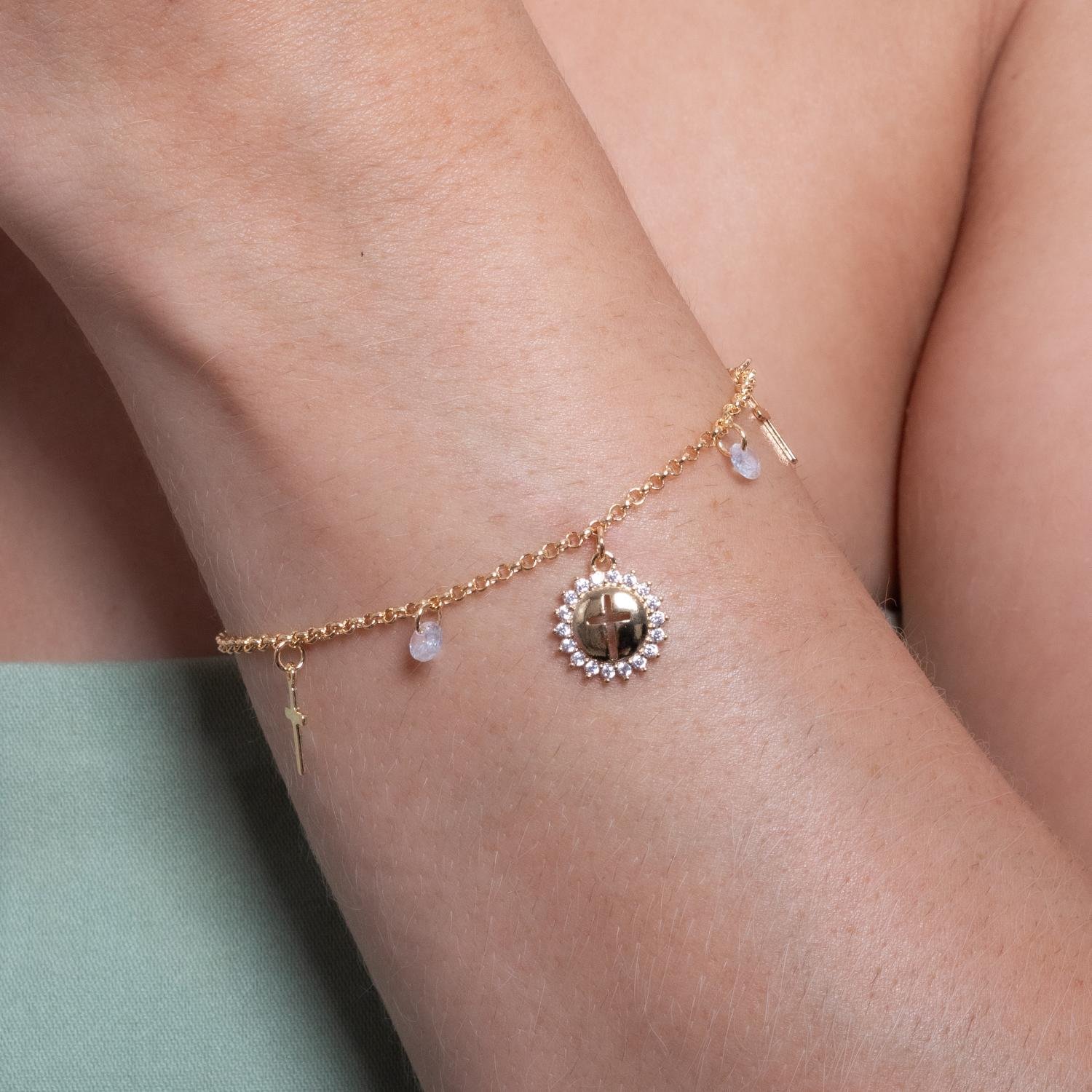 Pst-5155-Fo Pulseira Com Pingente De Cruz, Zircônias Cristais E Medalha Cravejada Com Cruz.