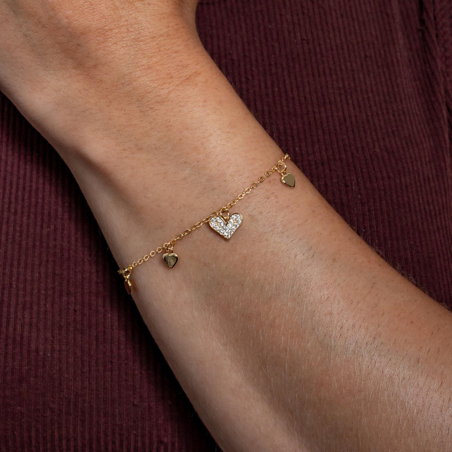 Pst-5165-Fo Pulseira Com Pingentes De Coração Cravejado Cristal E Corações Lisos.