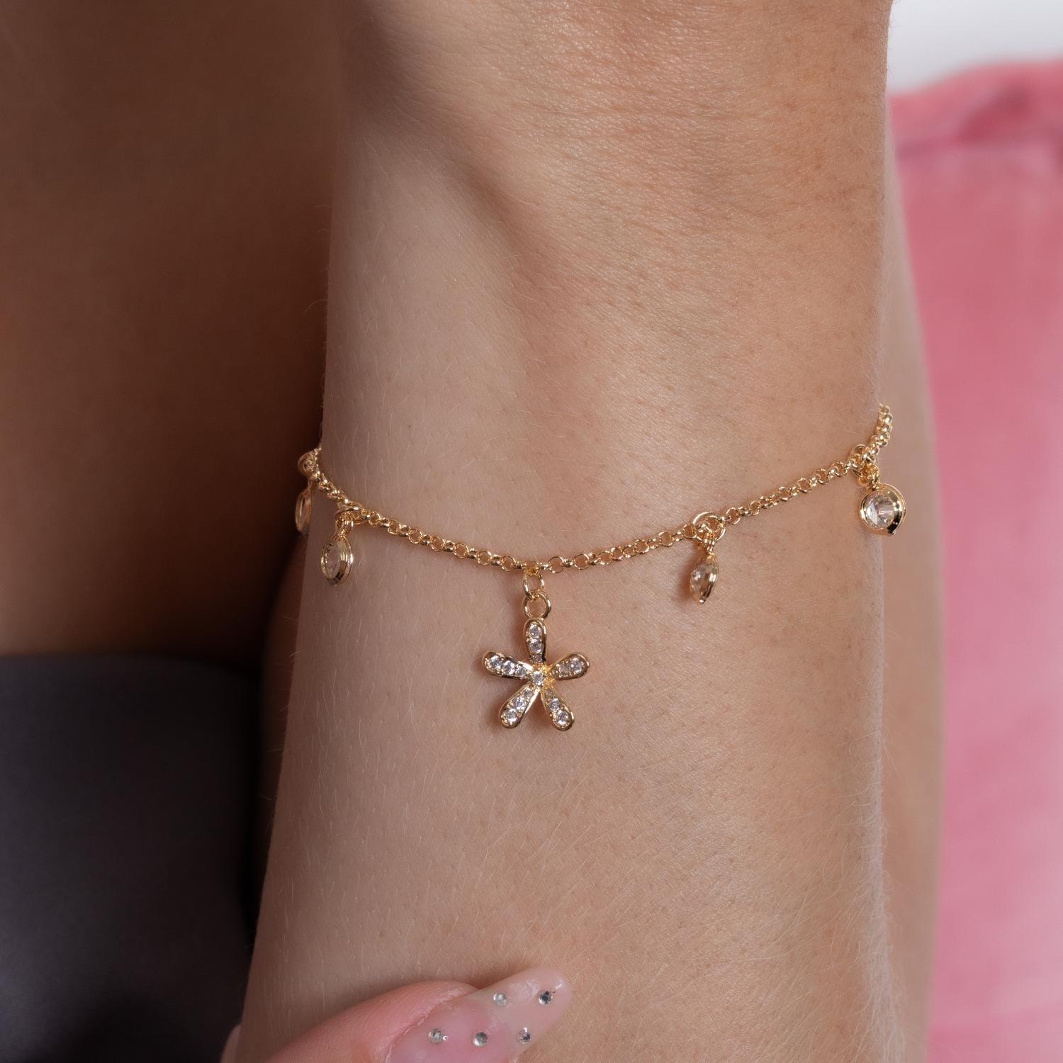 Pst-5189-Fo Pulseira Com Pingentes De Flor Cravcejada Cristais E Zircônias Cristais.