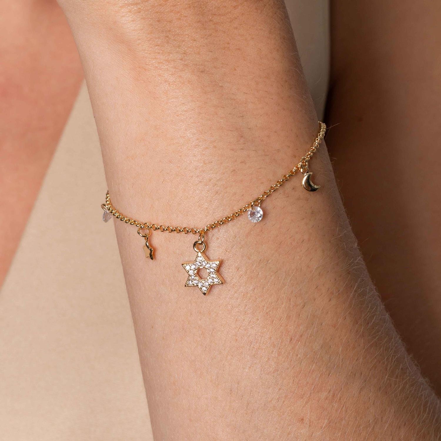Pst-5234-Fo Pulseira Com Pingente De Estrela Cravejado, Lua, Estrelinha E Zircônias Cristais.