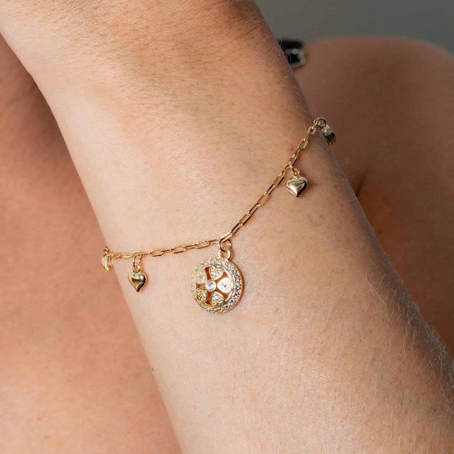 Pst-5236-Fo Pulseira Com Pingente Cravejado, Corações E Zircônias Cristis.