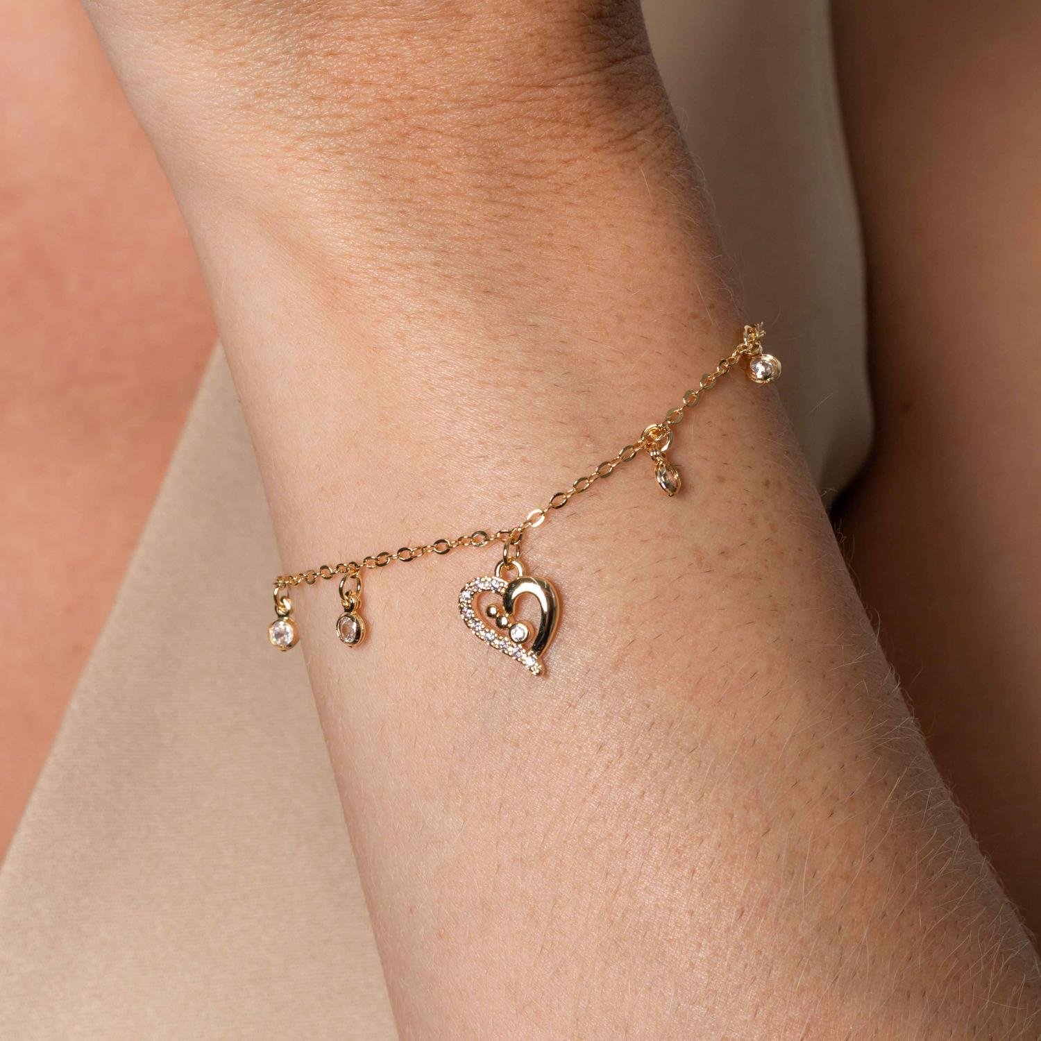 Pst-5239-Fo Pulseira Com Pingentes De Coração Cravejado E Zircônias Cristais.