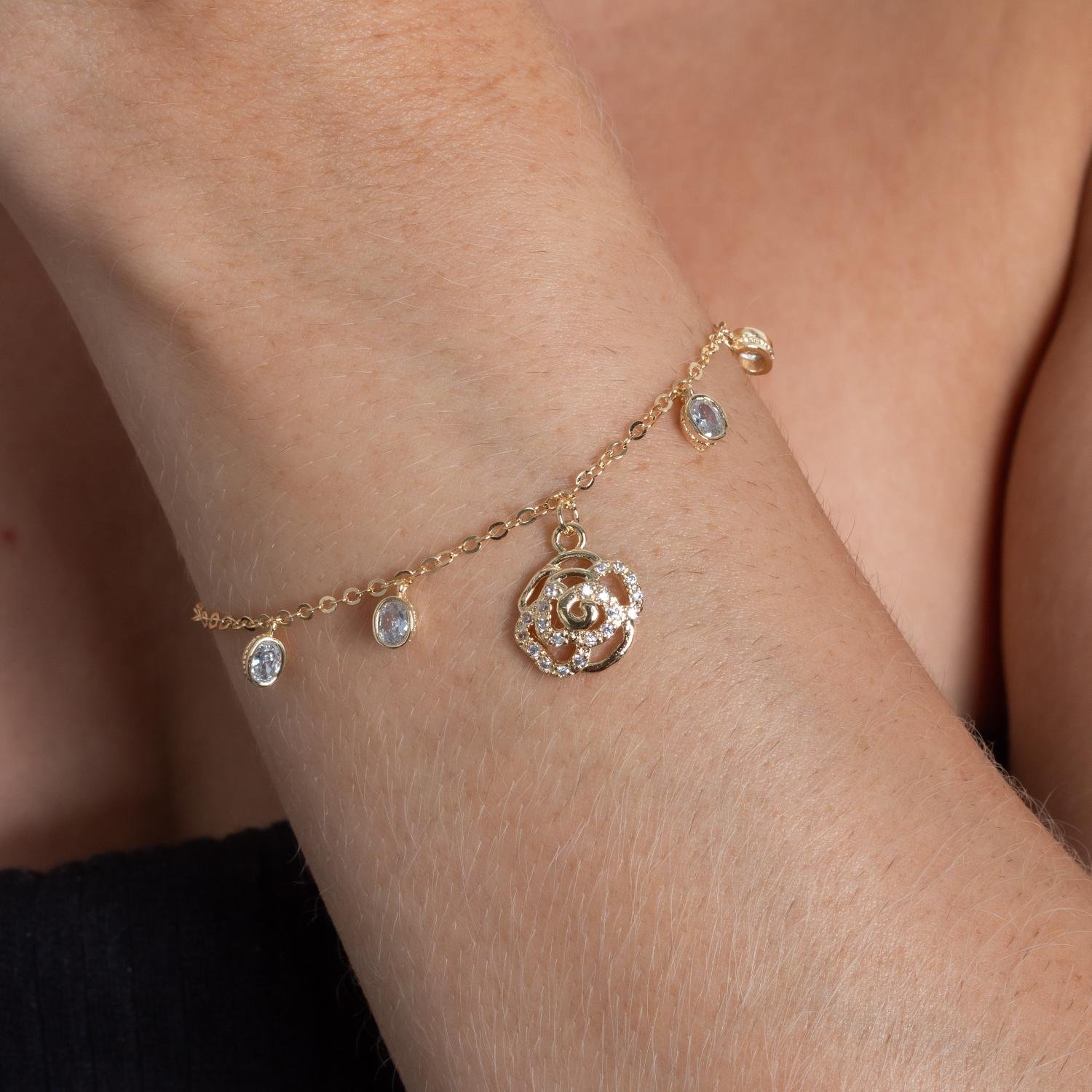 Pst-5245-Fo Pulseira Com Pingentes De Zircônias Cristais E Flor Cristal.