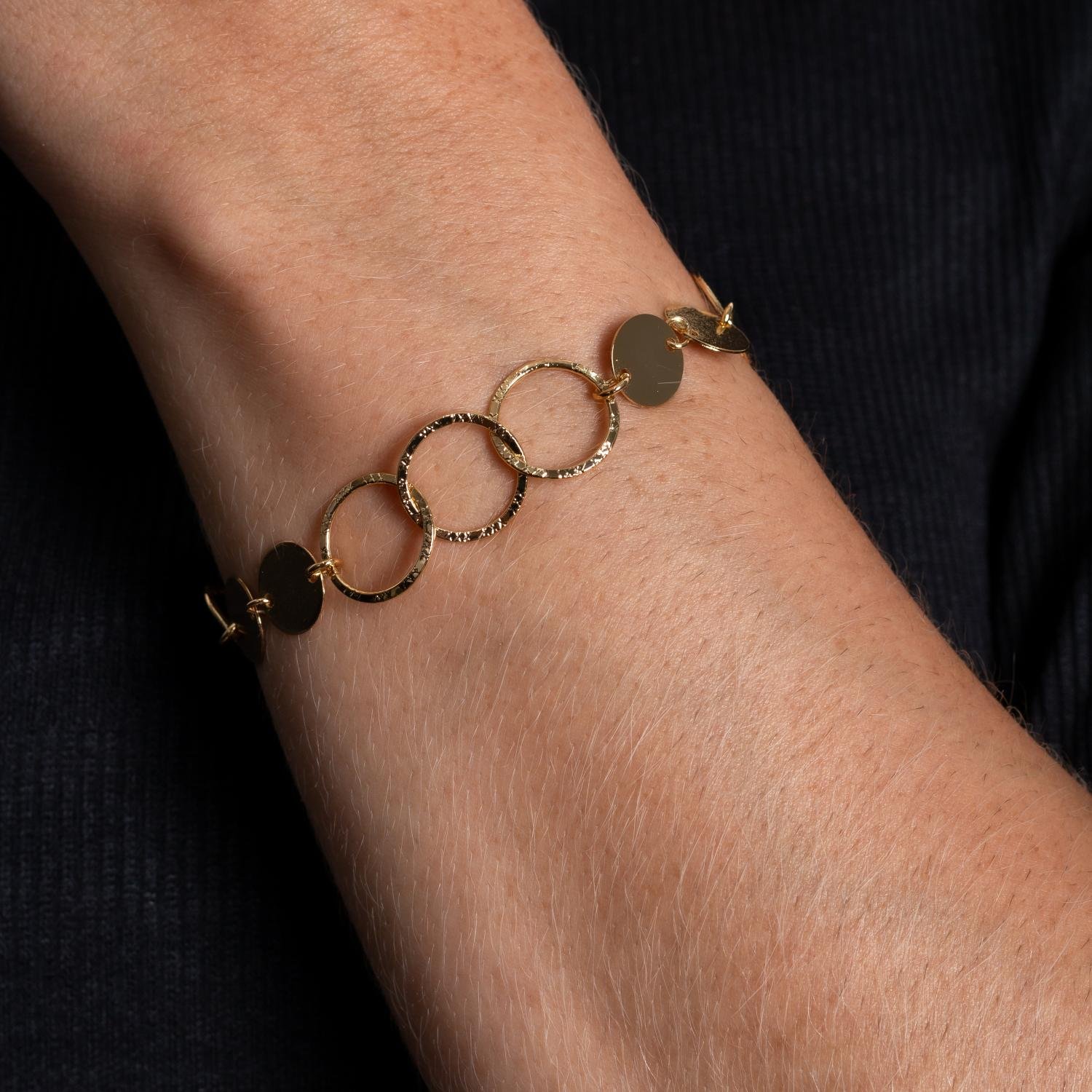 Pst-5264-Fo Pulseira De Argolas Vazadas E Plaquinhas.