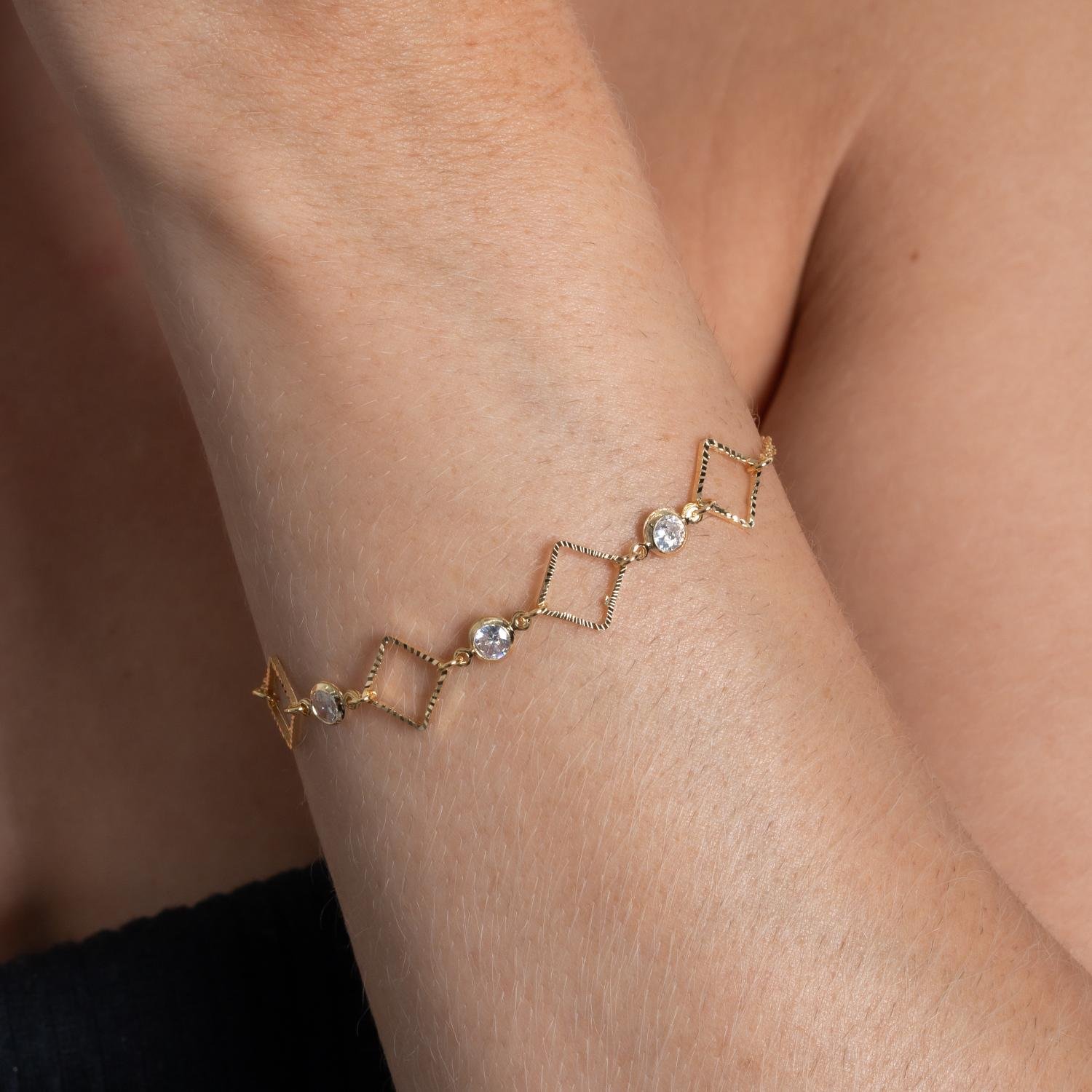 Pst-5287-Fo Pulseira Com Zircônias Cristais E Detalhes Vazados.