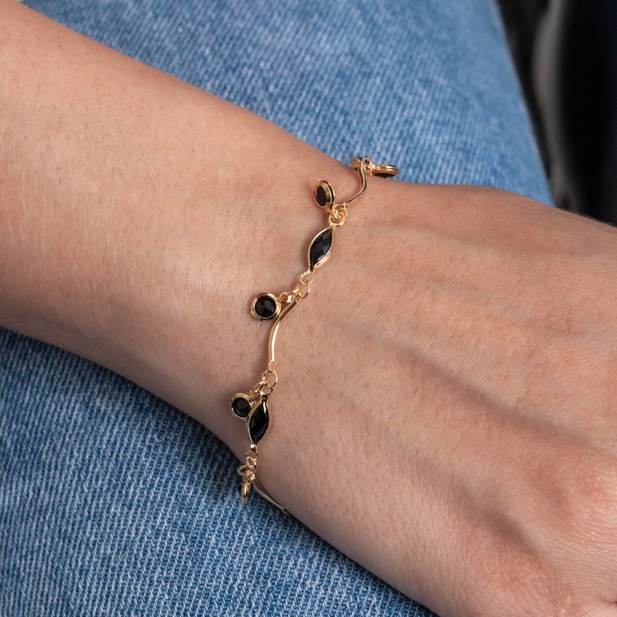 Pst-5341-Fo Pulseira Cravejada Com Pingentes De Zircônias Pretas.