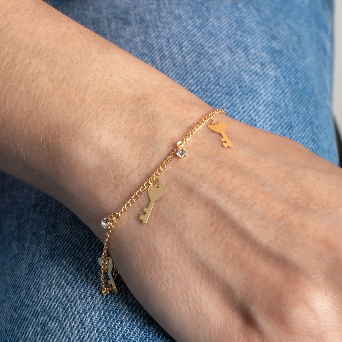 Pst-5450-Fo Pulseira Com Pingentes De Chaves E Zircônias Cristais.