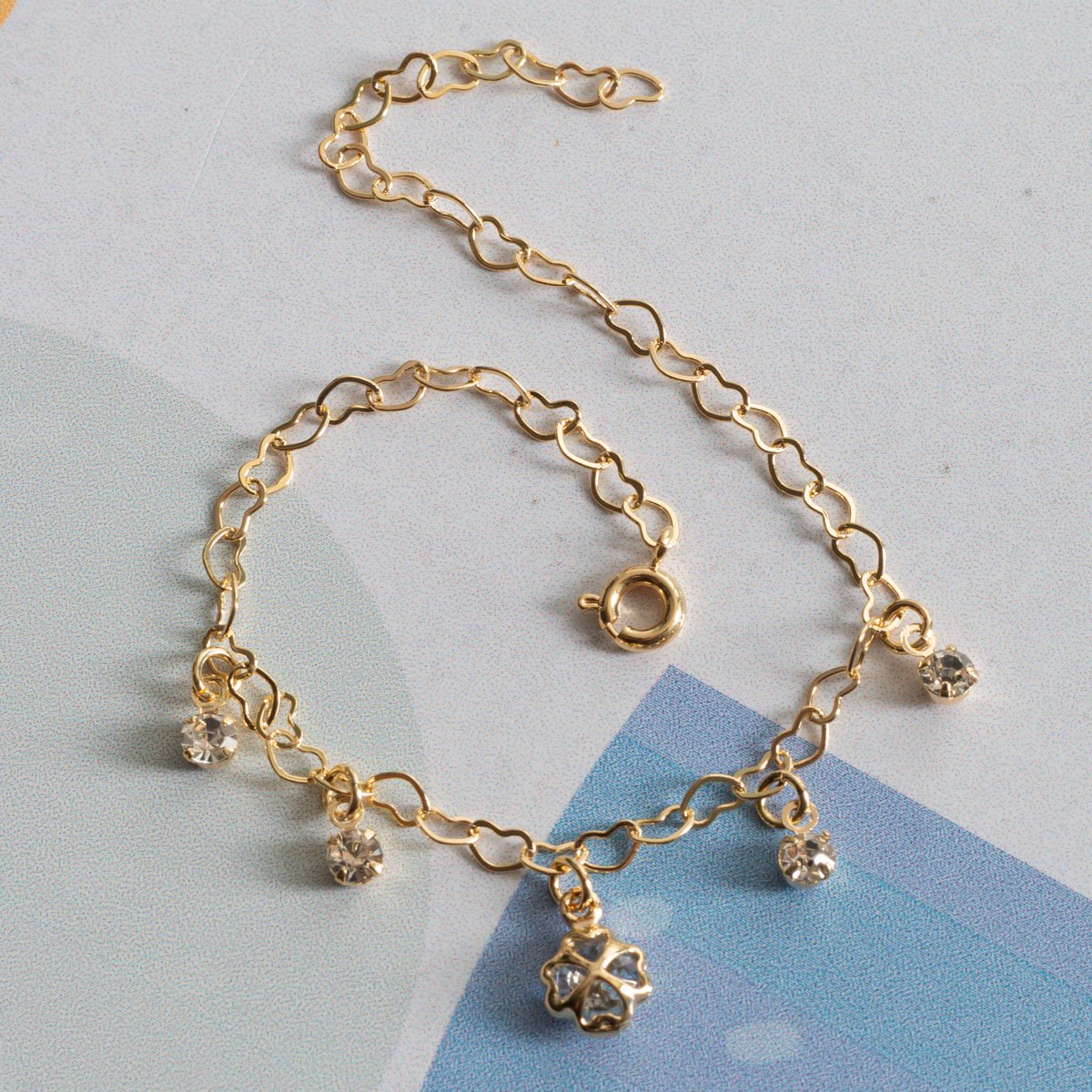Psti-269-Fo Pulseira Infantil Elos De Corações Com Pingente De Trevo Azul.