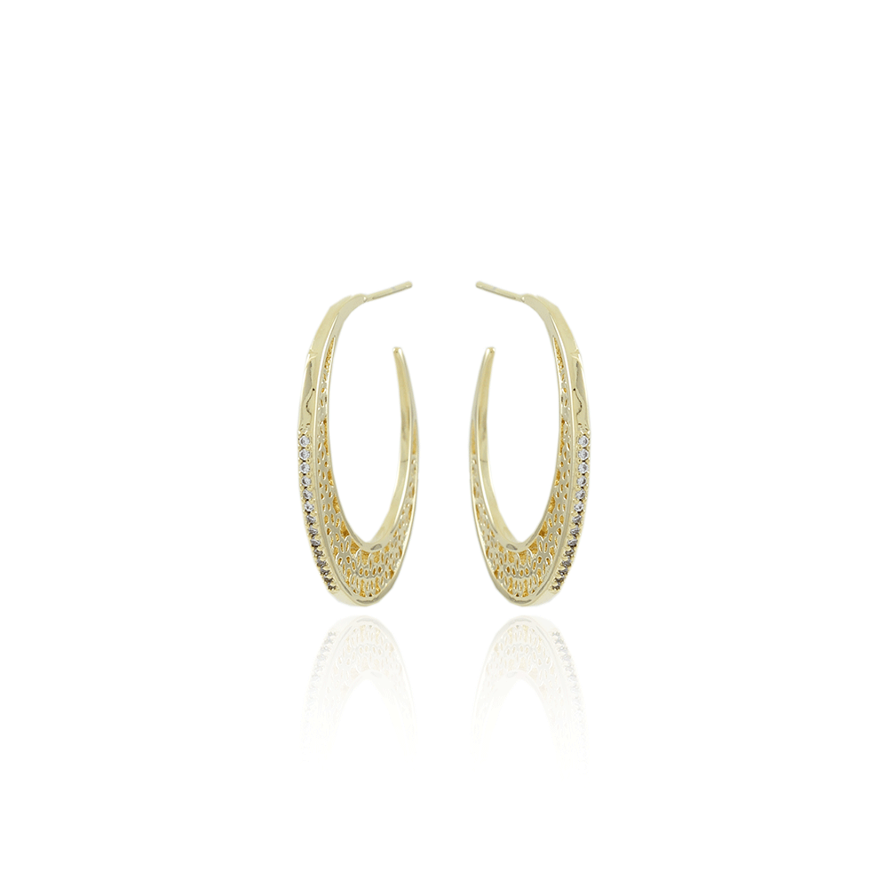 Tn03101-Do Brinco Meia Argola Detalhada De Flor Com Zircônias Cristais.