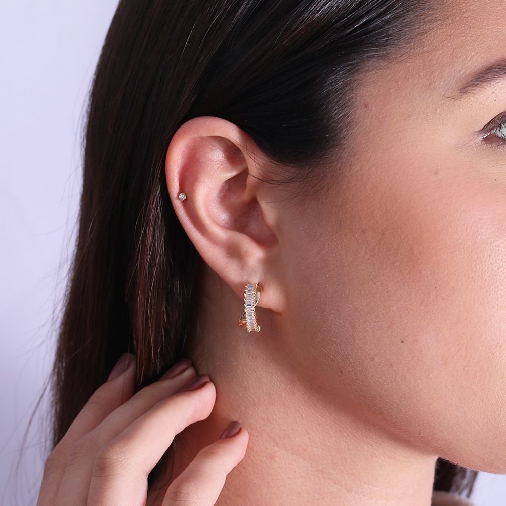 Tn02141-Do Brinco Meia Argola Transpassada Cravejado Cristal (16mm)