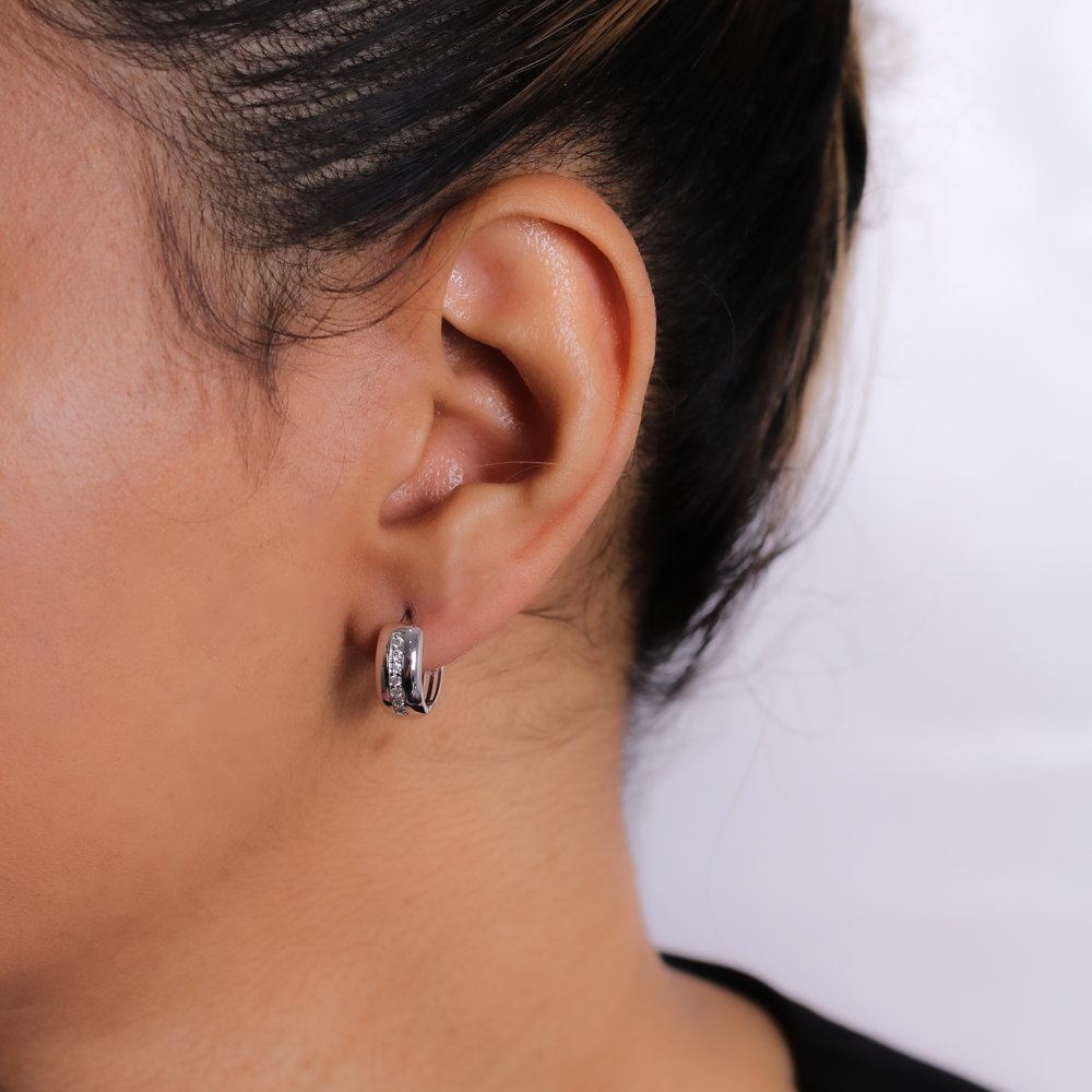 Tn02182-Rd Brinco De Argola Articulada Cravejado Cristal - Ródio Branco.&Nbsp;