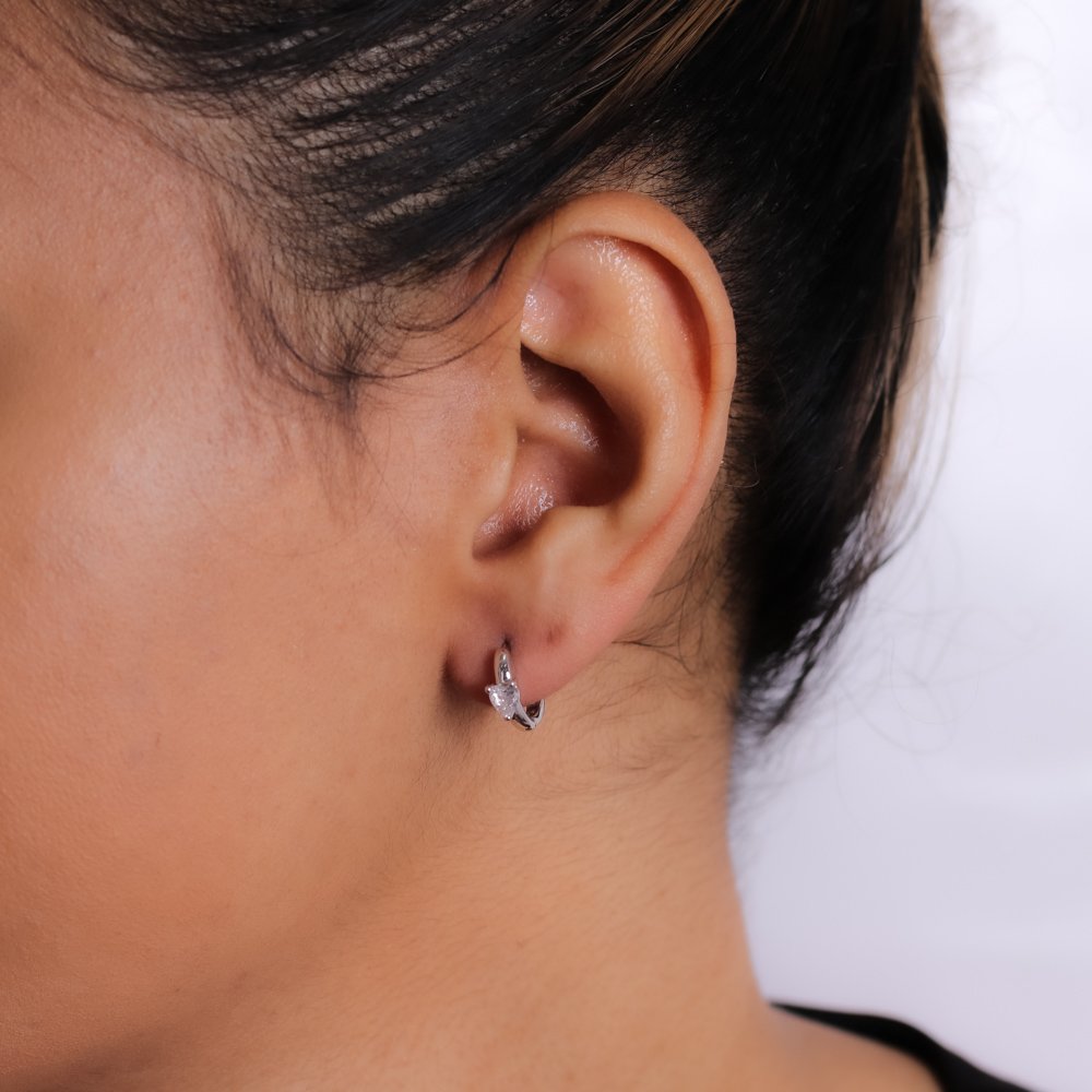 Tn02186-Rd Brinco De Argola Articulada Com Coração Cravejado - Ródio Branco.