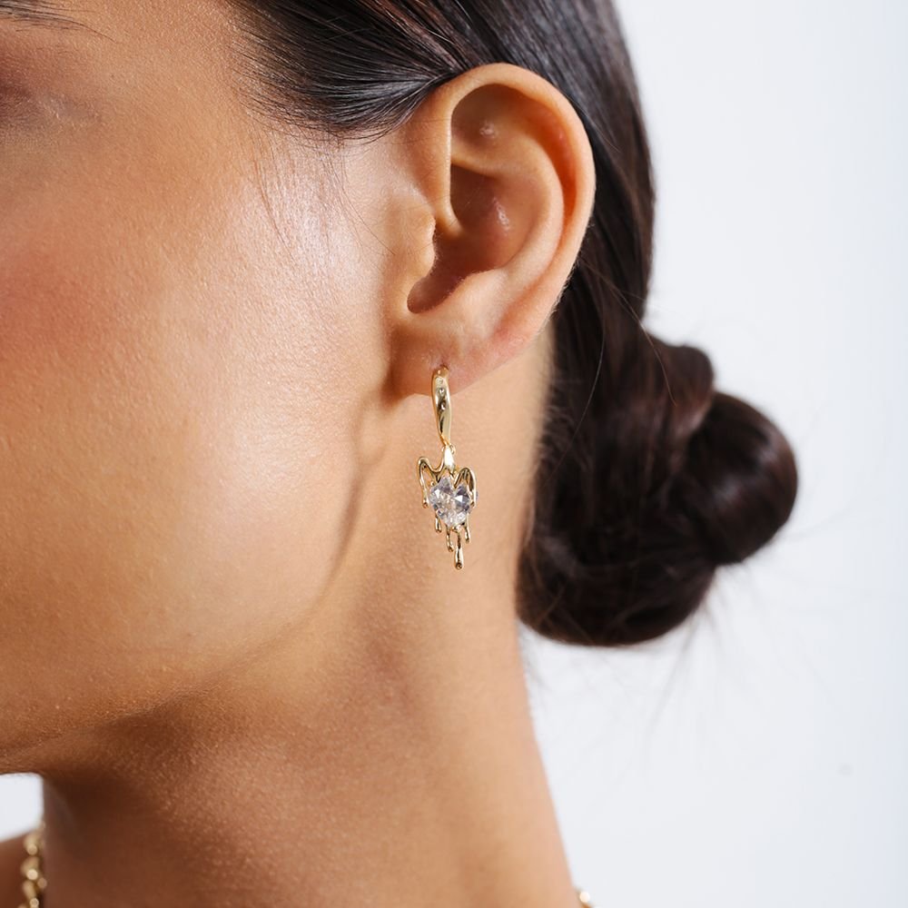 Tn02209-Do Brinco Meia Argola Detalhada Com Coração Cristal (35mm)