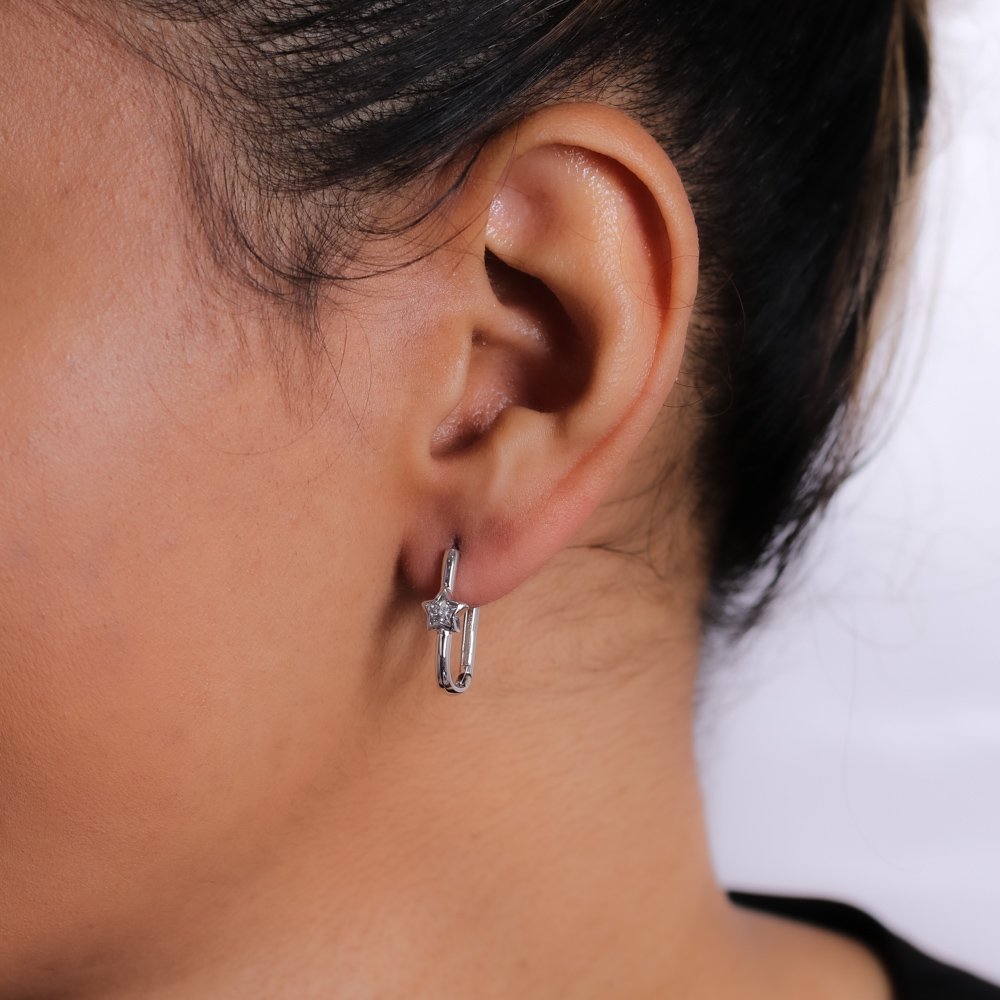 Tn02260-Rd Brinco Argola Articulada Com Estrela Cravejada - Ródio Branco.