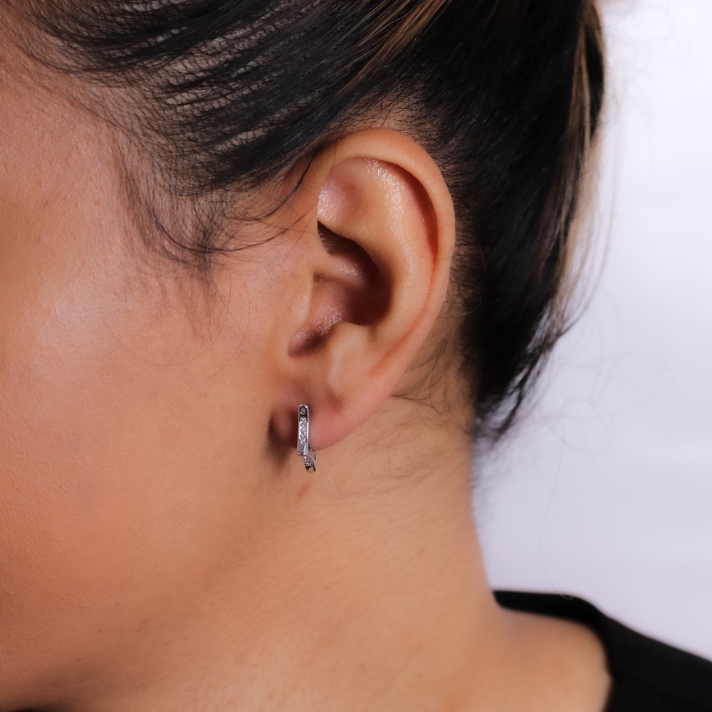 Tn02263-Rd Brinco&Nbsp; Argola Articulada De Estrela Cravejado - Ródio Branco.