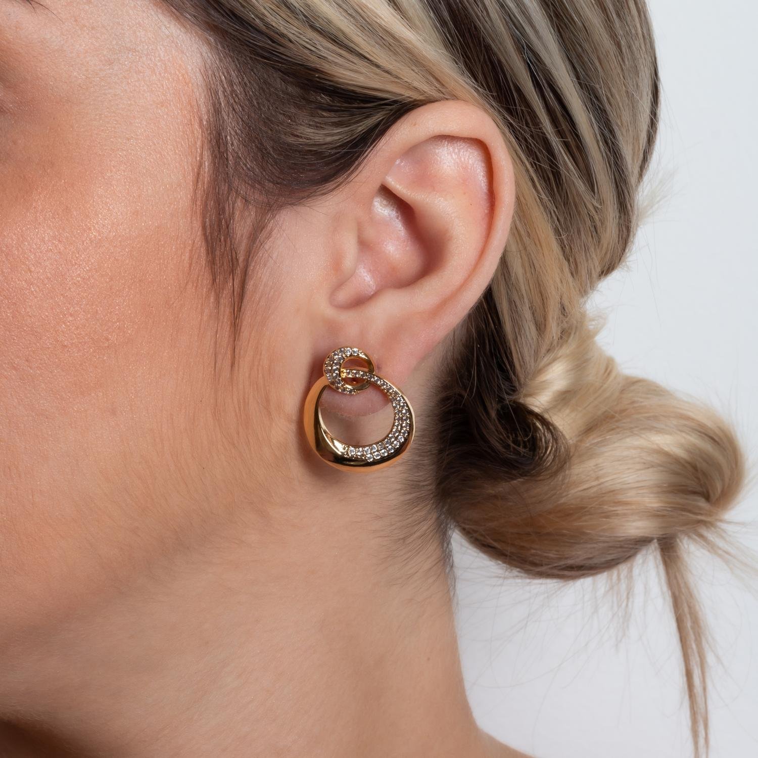 Tn03054-Do Brinco Cravejado De Zircônias Cristais.