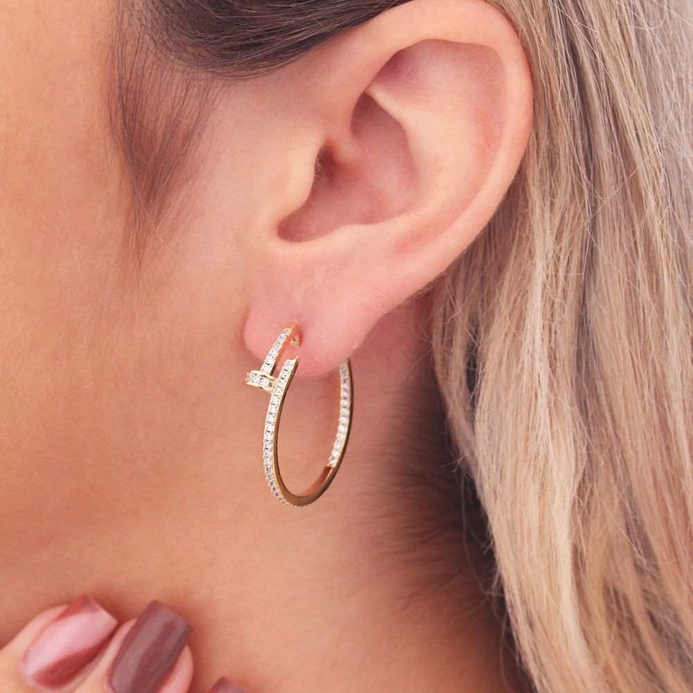 Tn03056-Do Brinco Meia Argola De Prego Cravejado De Zircônias (30mm)
