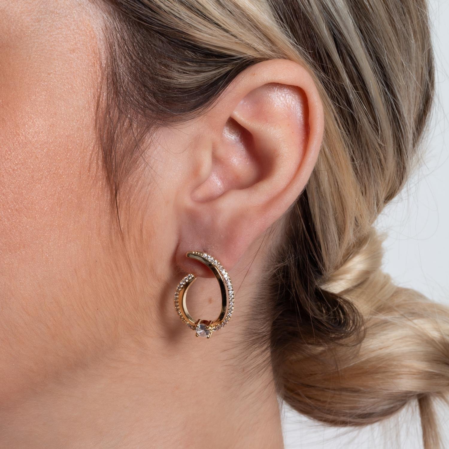 Tn03060-Do Brinco Cravejado De Zircônias Cristais.