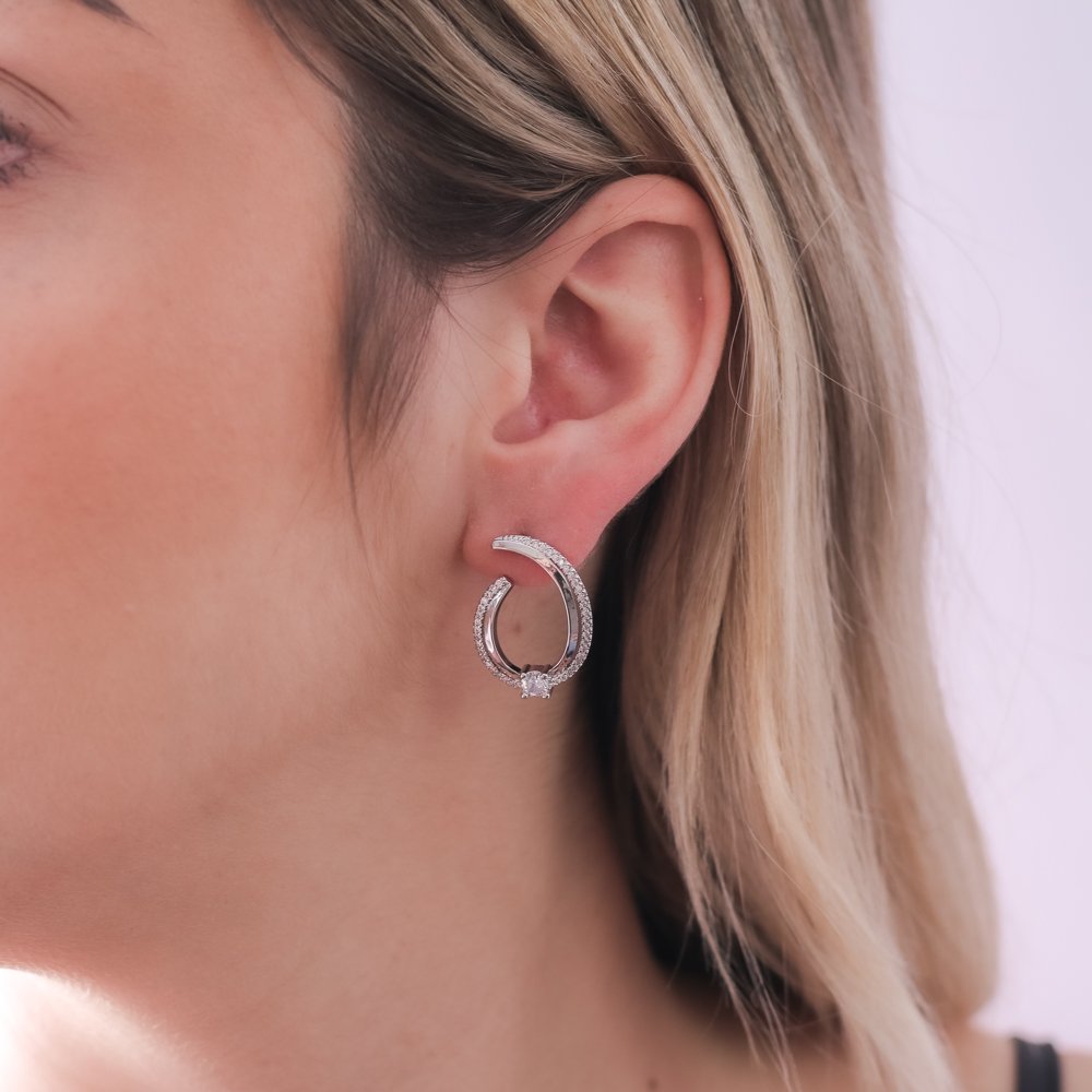 Tn03060-Rd Brinco Meia Argola Detalhado Cravejado De Zircônia Cristal- Ródio Branco.