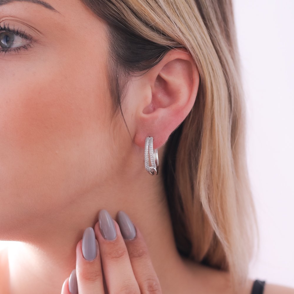 Tn03082-Rd Brinco Meia Argola Entrelaçada Cravejada De Zircônias Cristais - Ródio Branco.